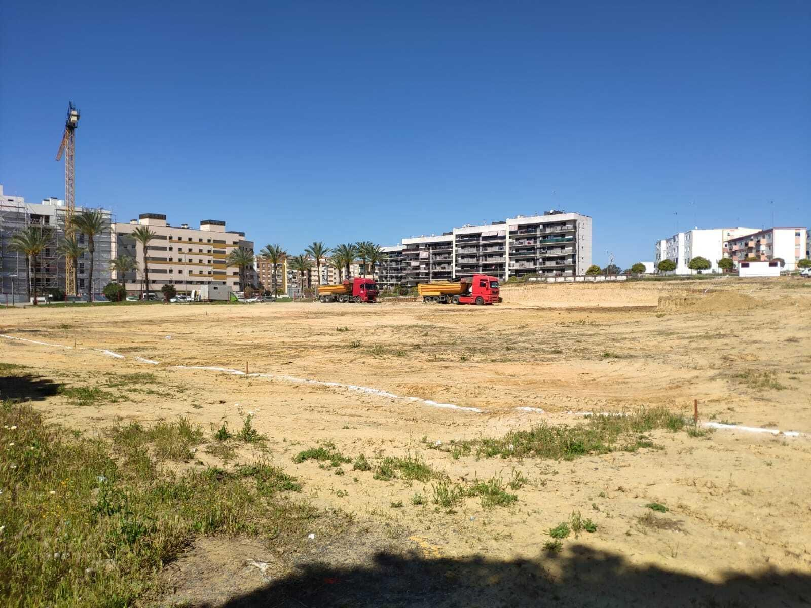 Obras para la construcción del nuevo supermercado Aldi en Huelva capital.