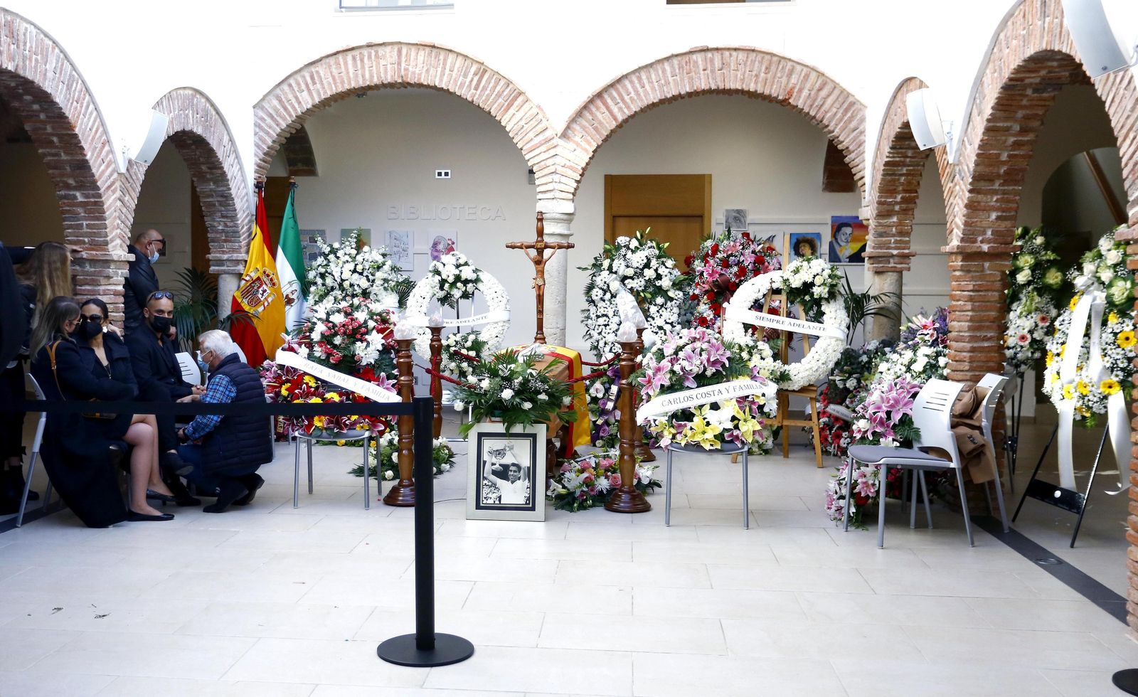 La despedida de Marbella a Manolo Santana, en imágenes