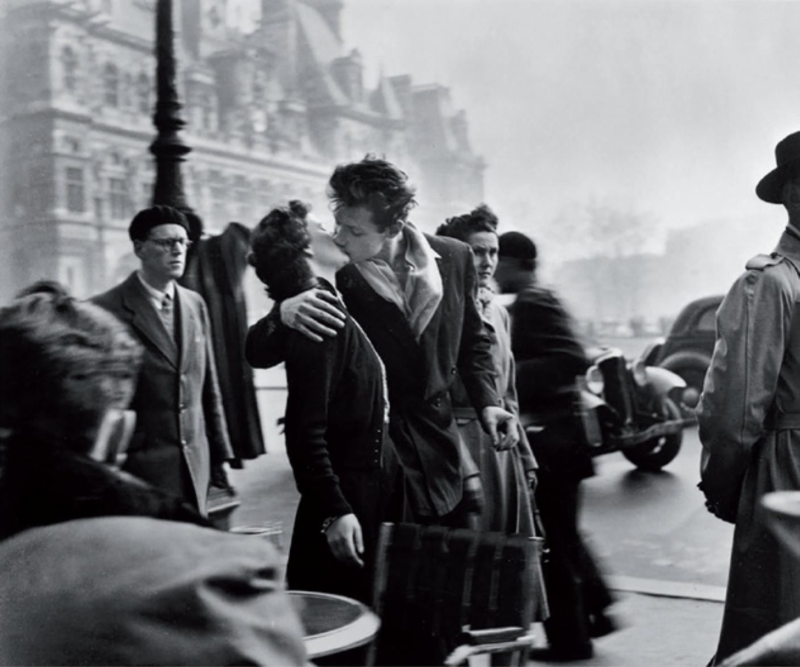 'El beso del Hôtel de Ville' (1950), de Robert Doisneau.