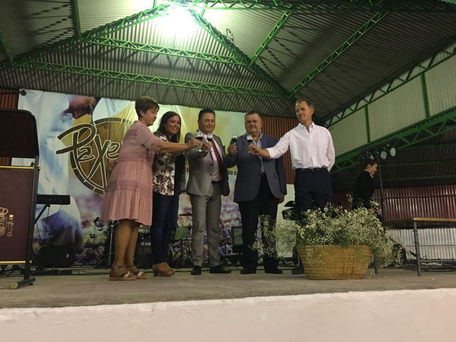 Las instituciones, durante el brindis inaugural.