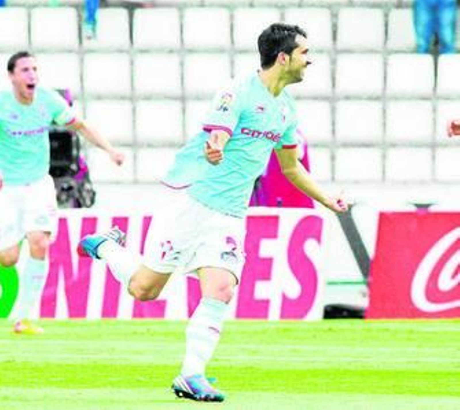 Álex López celebra un gol ante el Alcoyano. Álex López celebra un gol ante el Alcoyano.