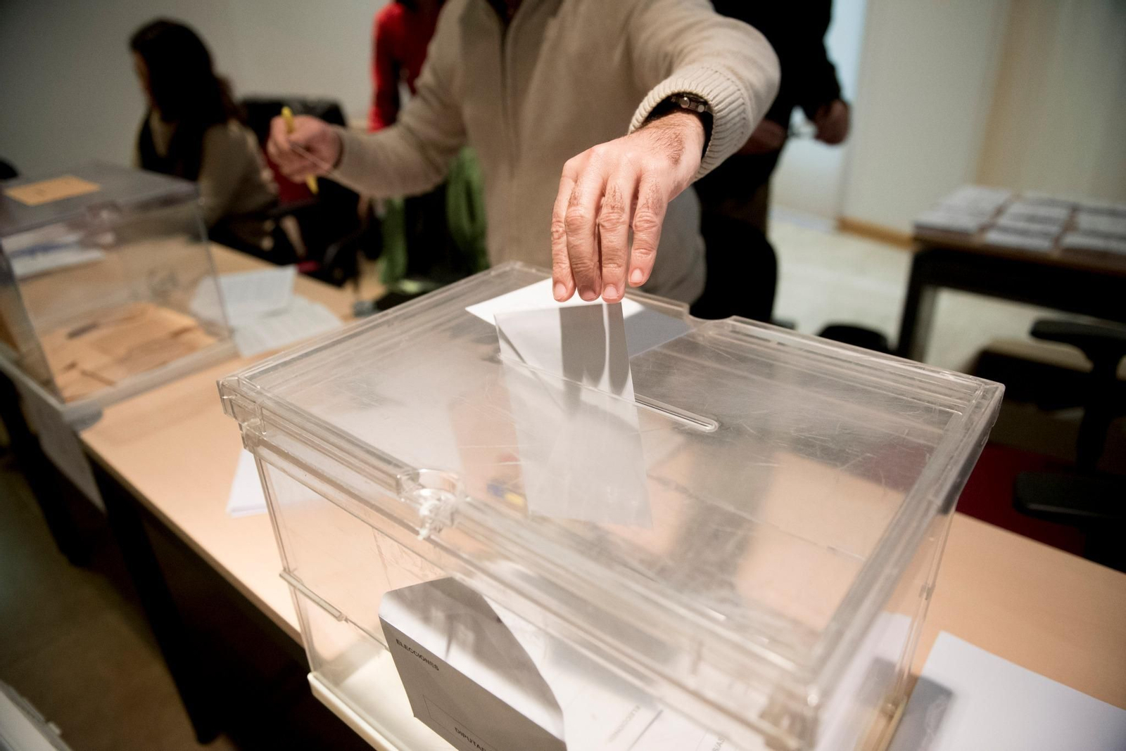 La jornada de elecciones en Granada, en imágenes