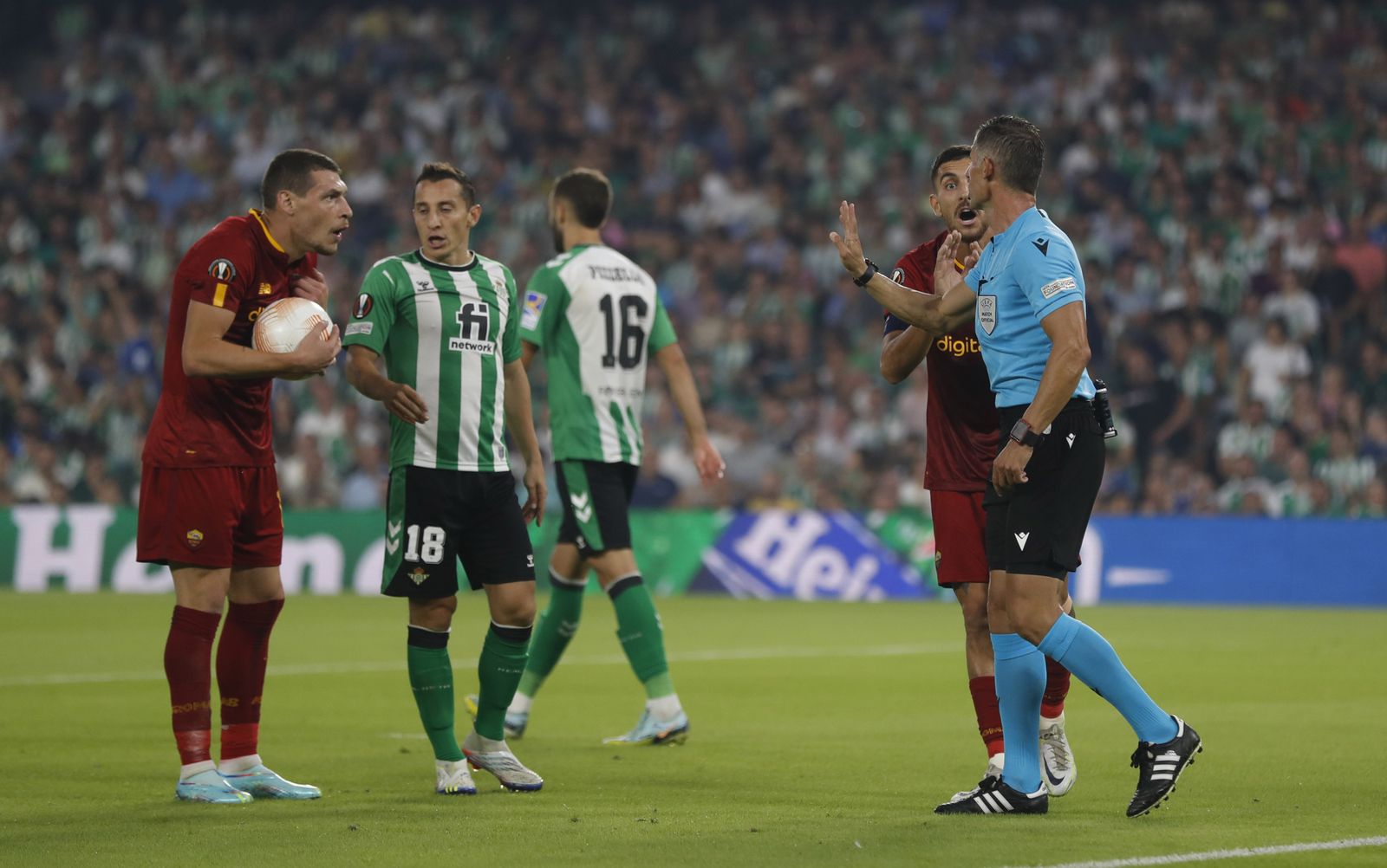 Las imágenes del Betis-Roma