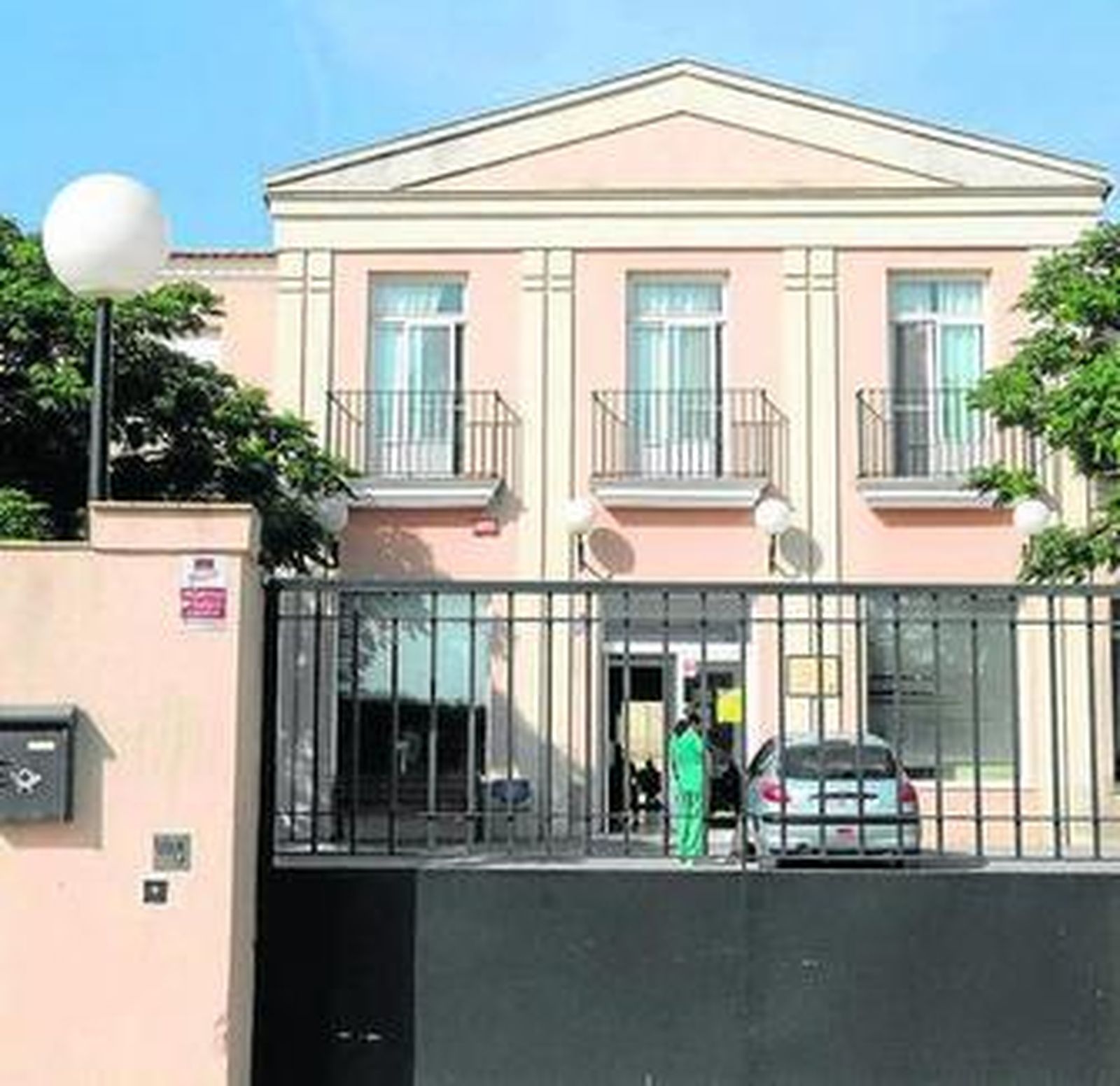 Imagen de la entrada al geriátrico de Sanlúcar.