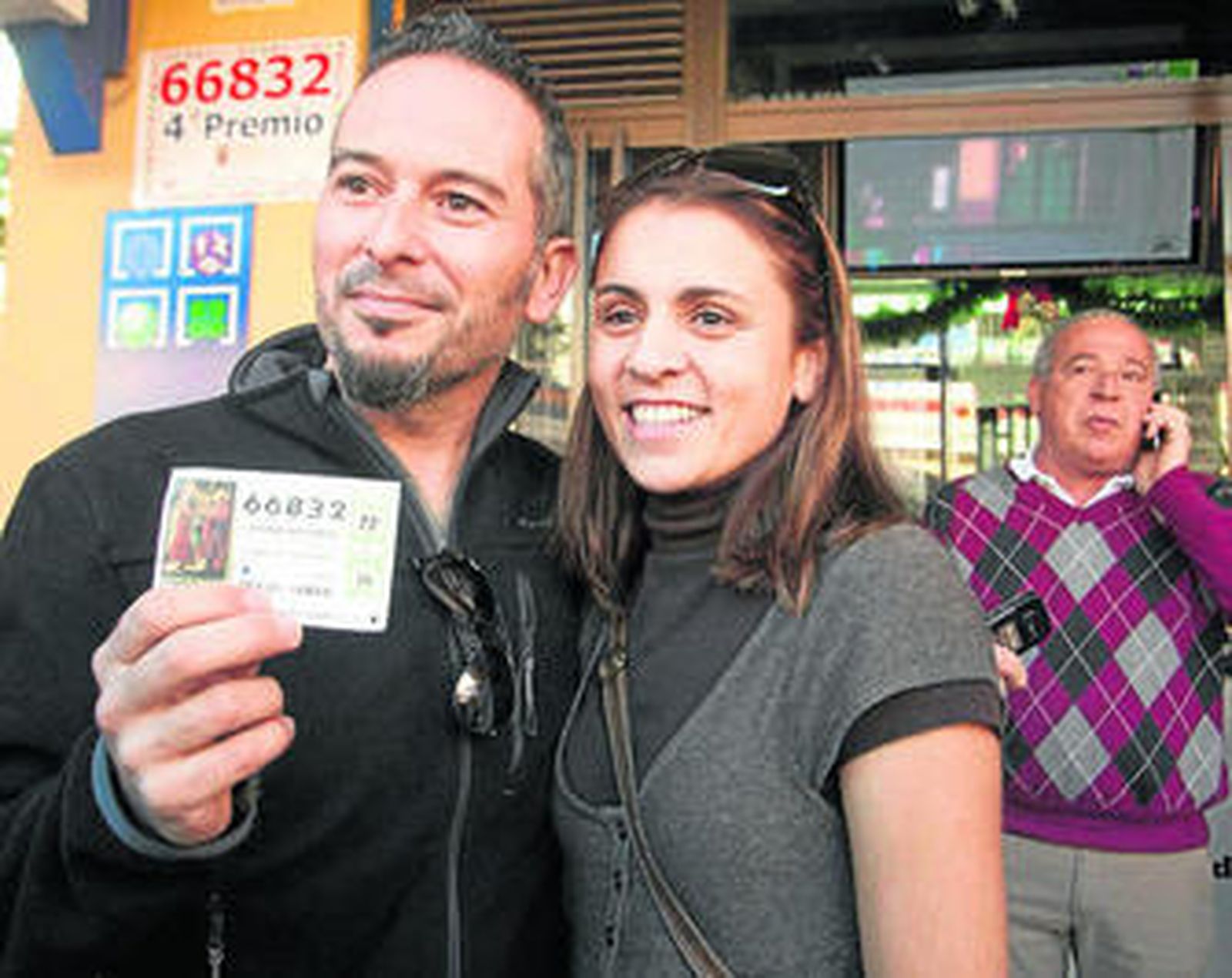 Una  pareja del municipio canario de La Guancha, con un décimo del número premiado.
