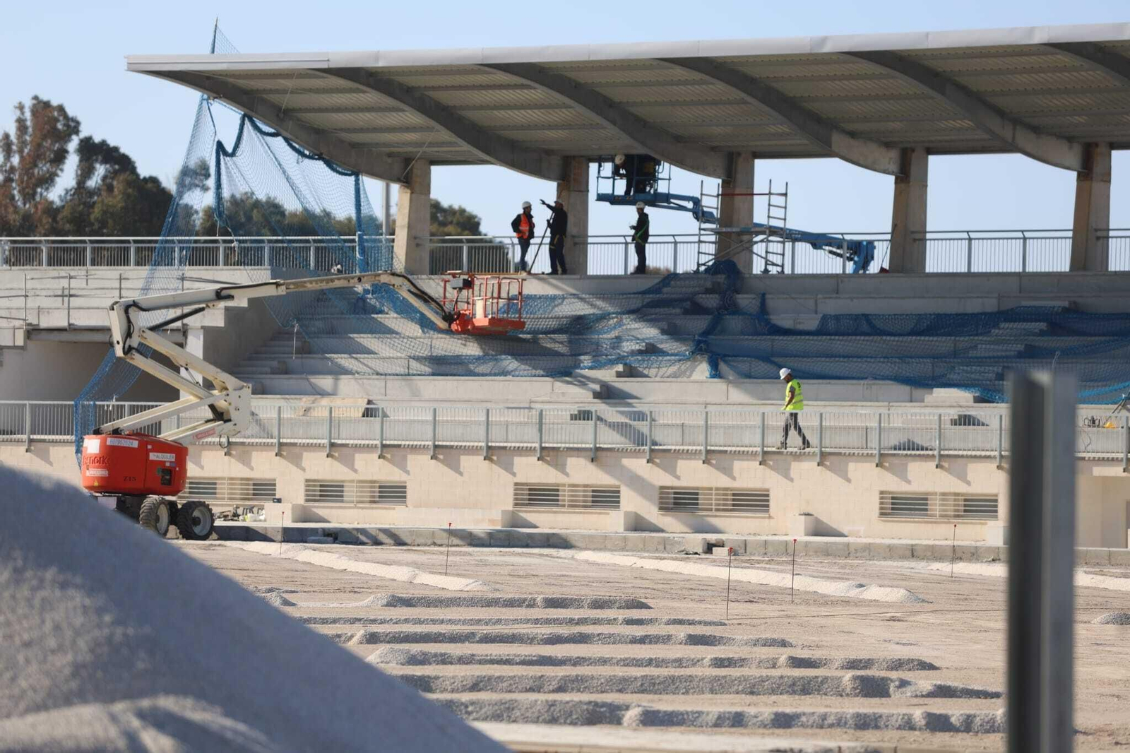 El campo de la ciudad deportiva de Arraijanal ya luce visera