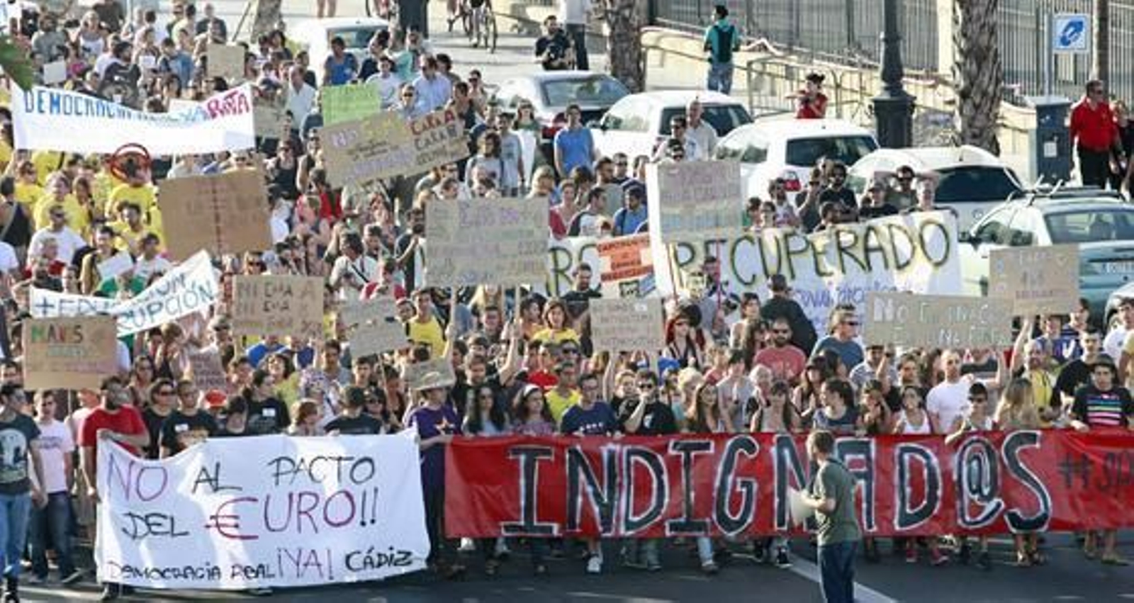 Unas 4.000 personas apoyan la manifestación del 19-J en Cádiz. /Julio González