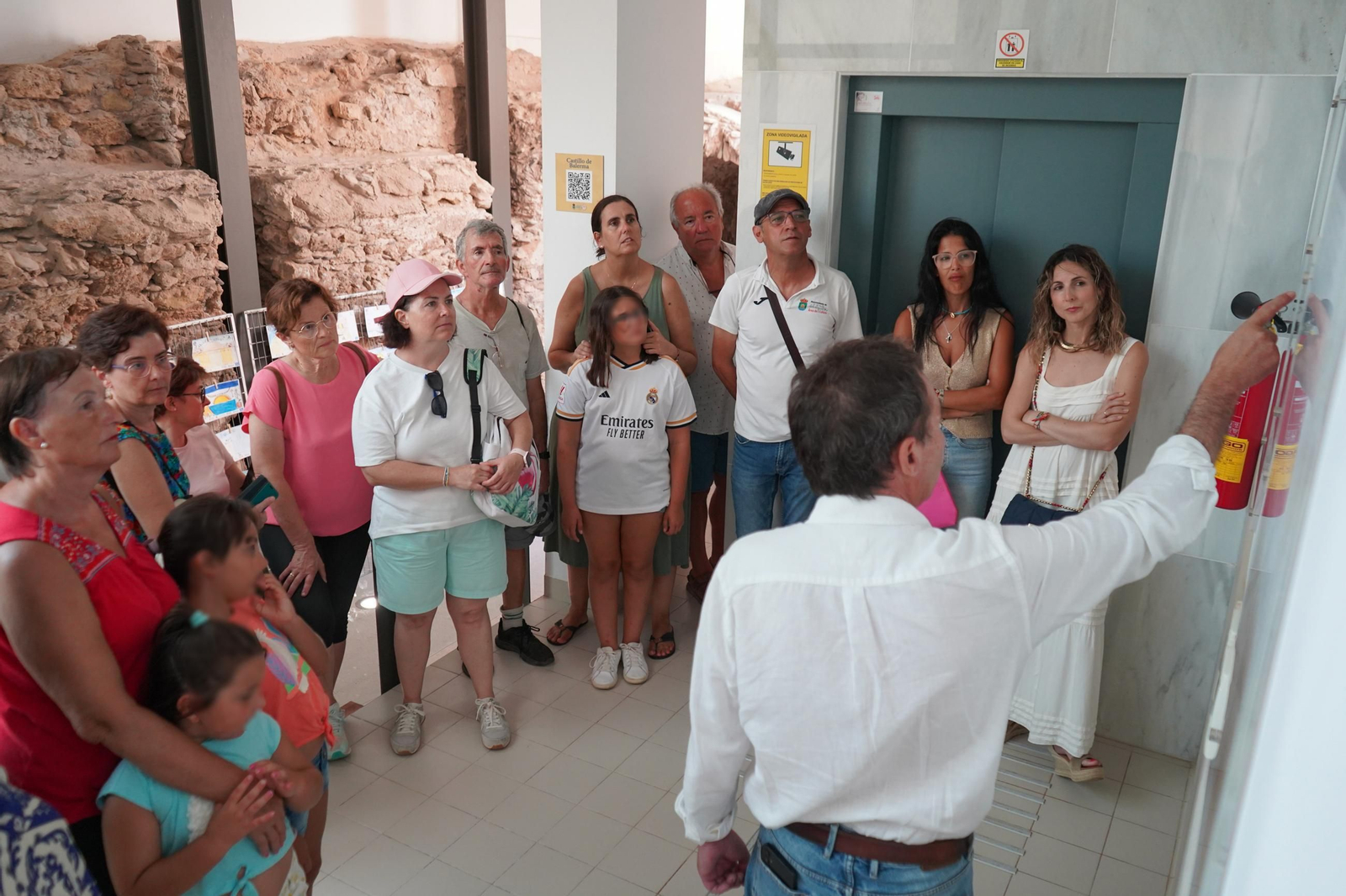 Los participantes asisitieron a una charla sobre la historia del lugar antes de acceder a la propia torre
