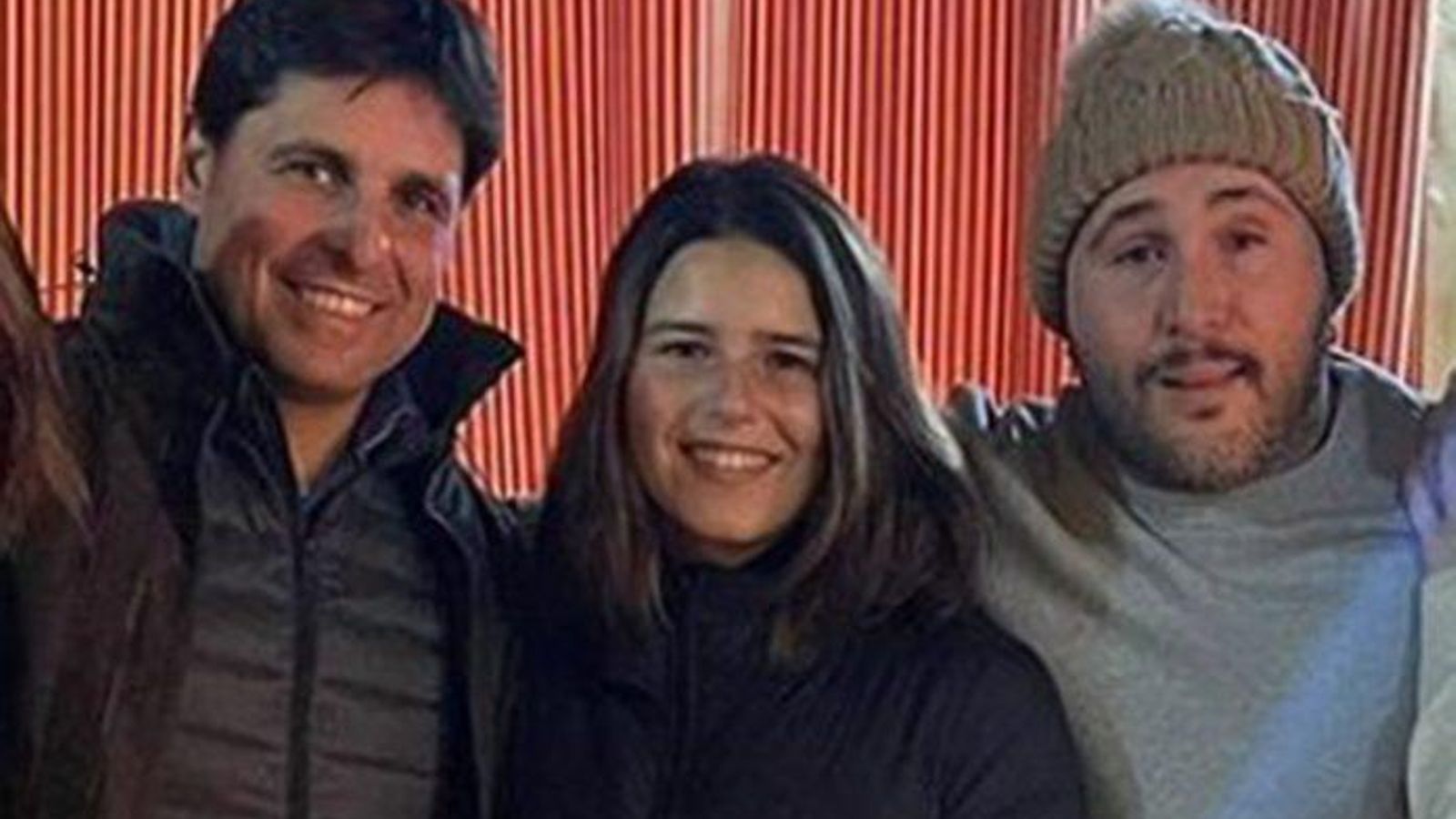 Tana entre su padre, Fran Rivera, y su tío Kiko, en su último encuentro por Navidad.
