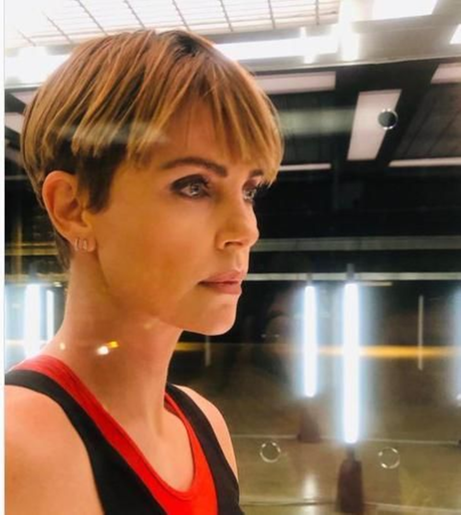Corte de pelo bowl cut. Corte de pelo bowl cut.