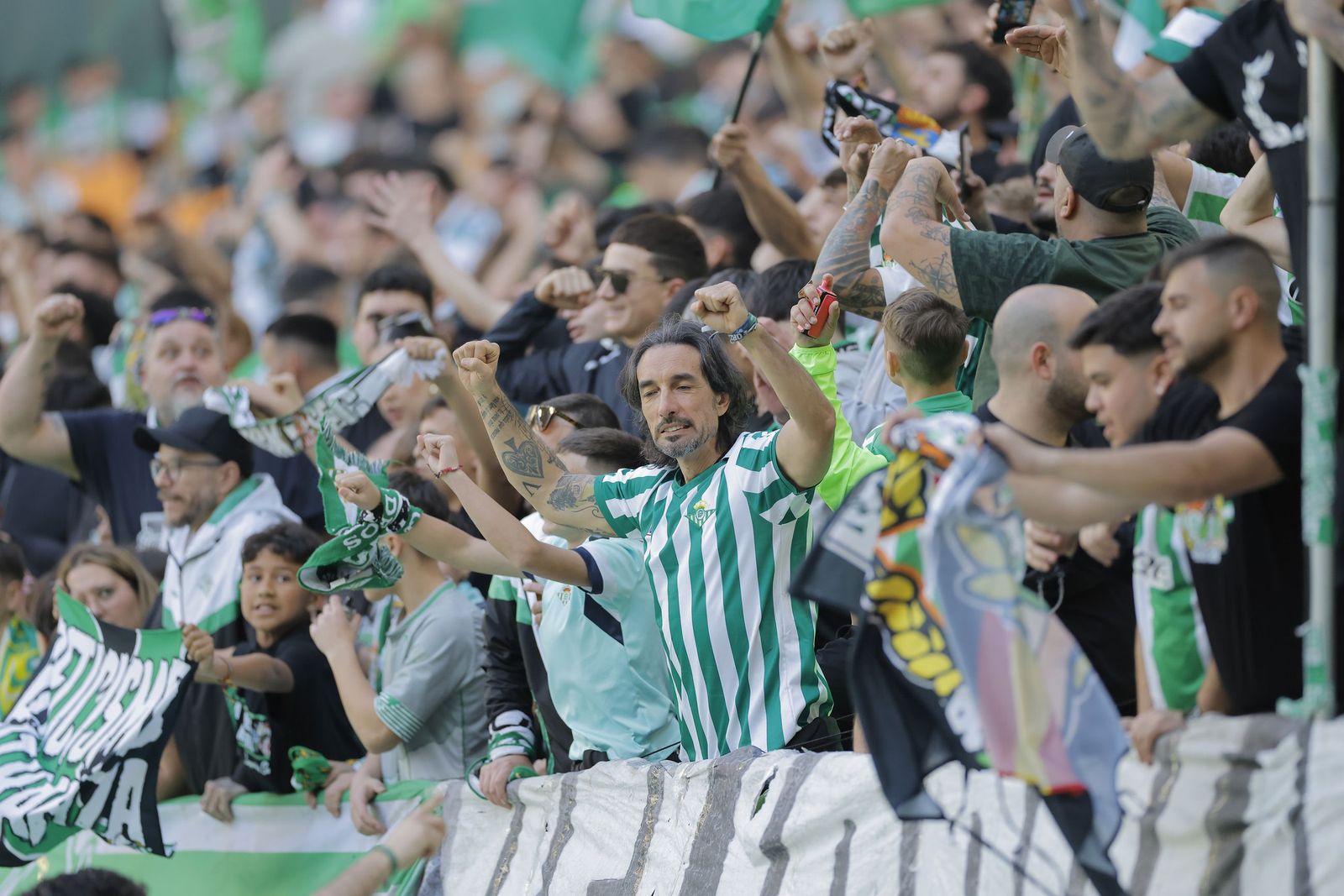 Búscate en las fotos del Betis - Sevilla