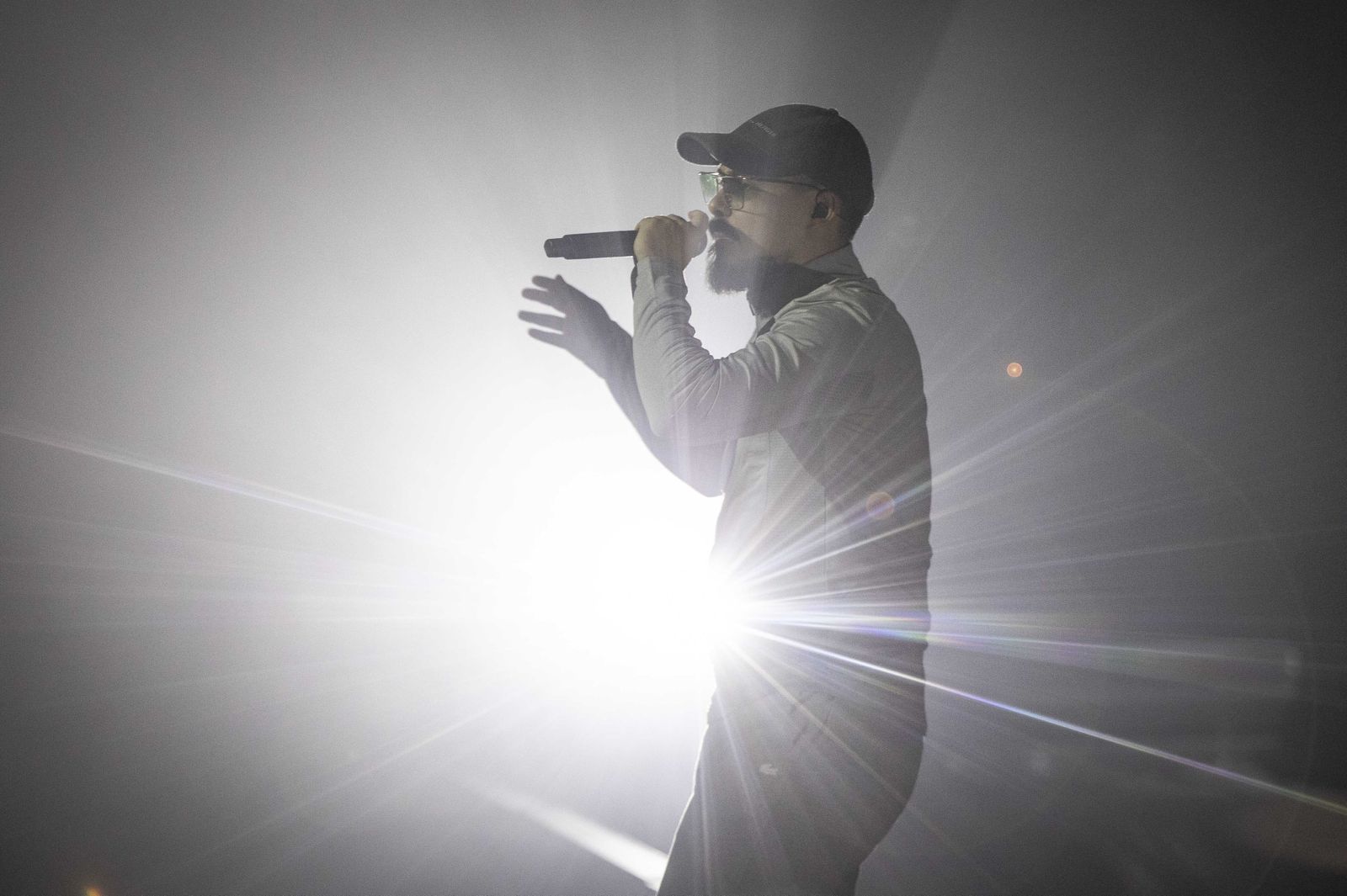 Dellafuente vuelve a tocar la cúspide en su segundo concierto en Granada, en imágenes