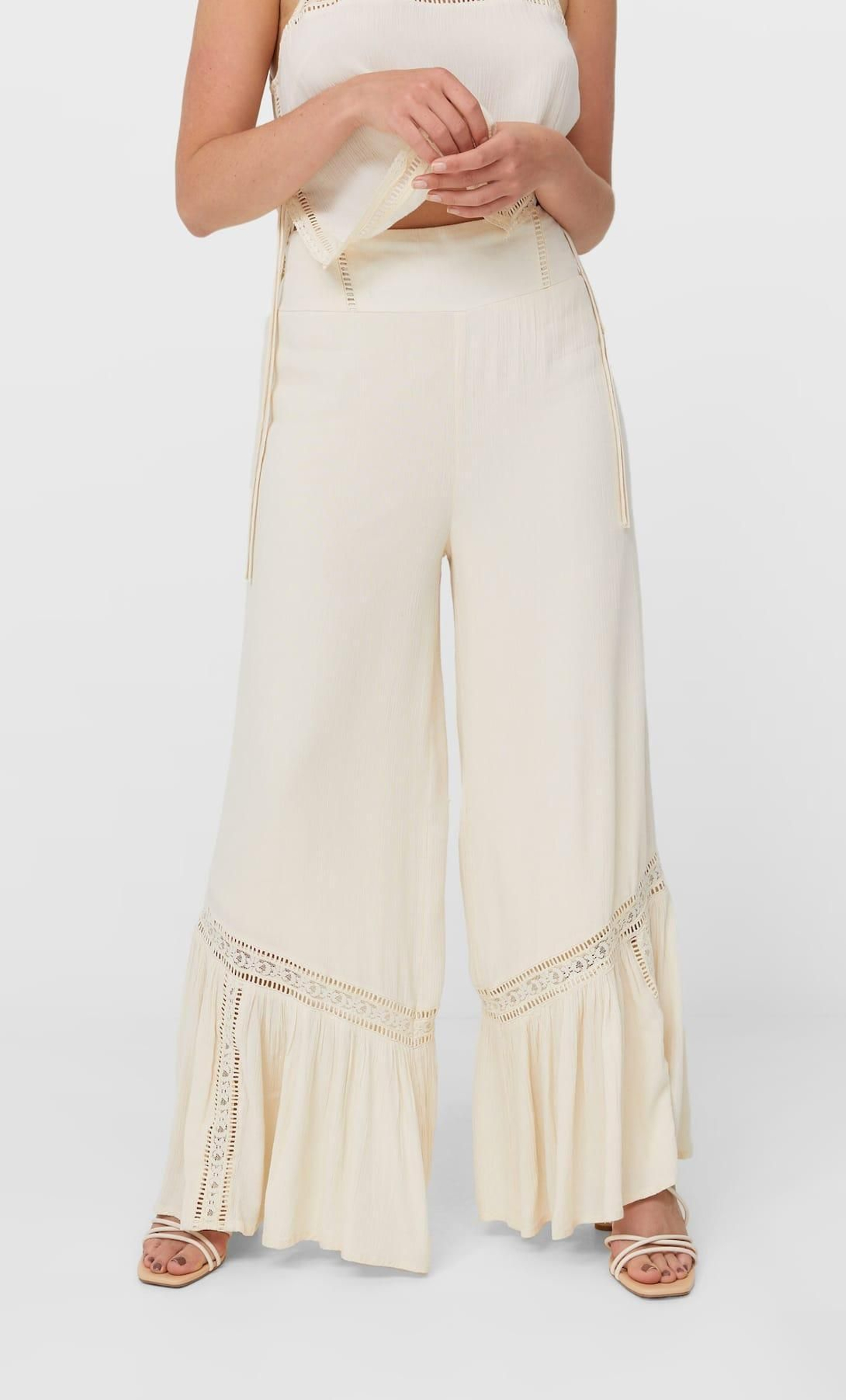 Los pantalones de encaje de Stradivarius.