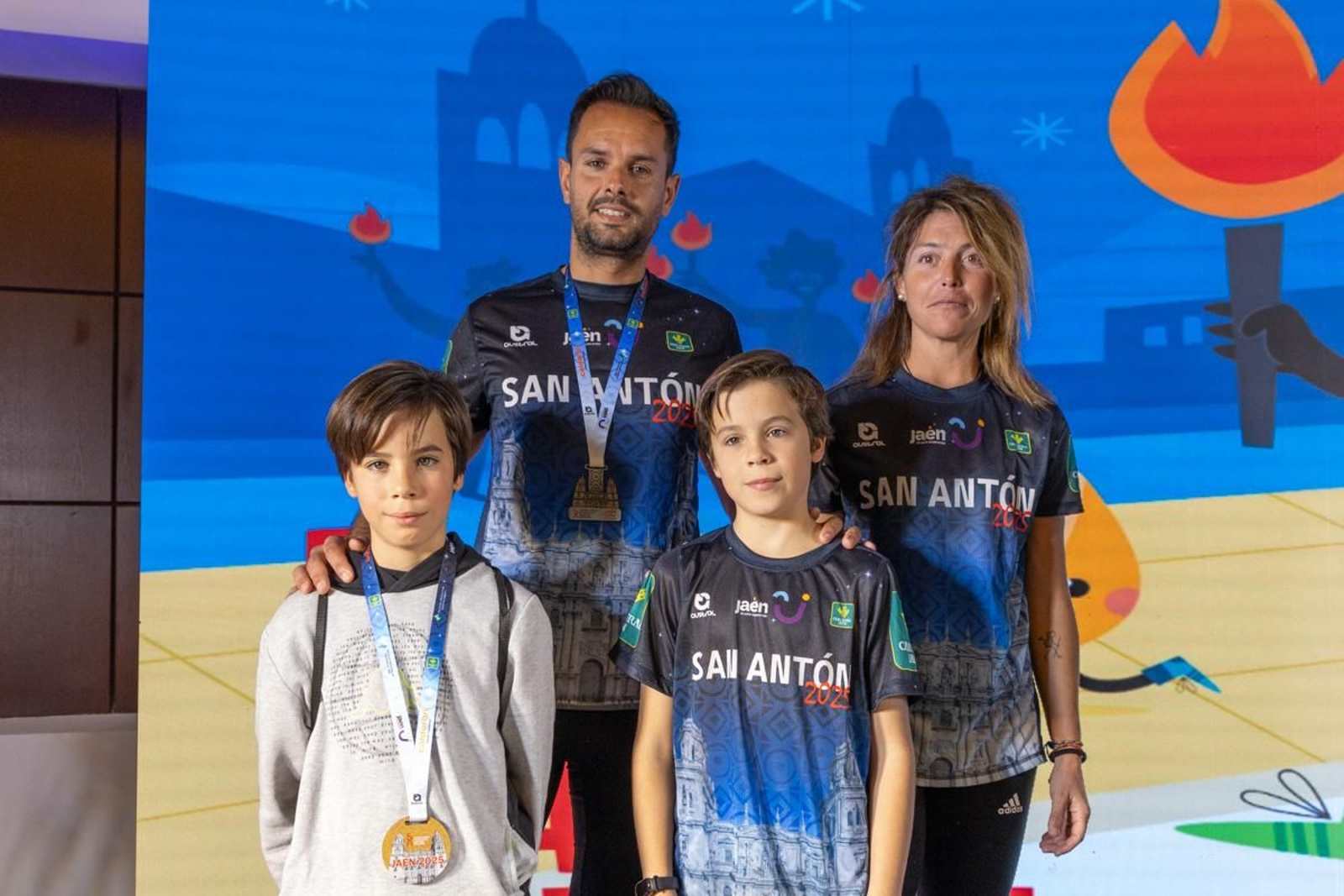 La presentación de la XLII Carrera Urbana Internacional Noche de San Antón, en imágenes