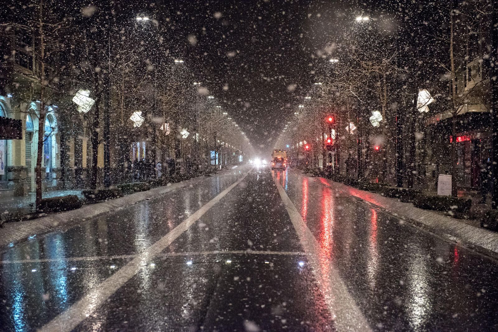 El domingo por la noche también llegó la nieve a Granada