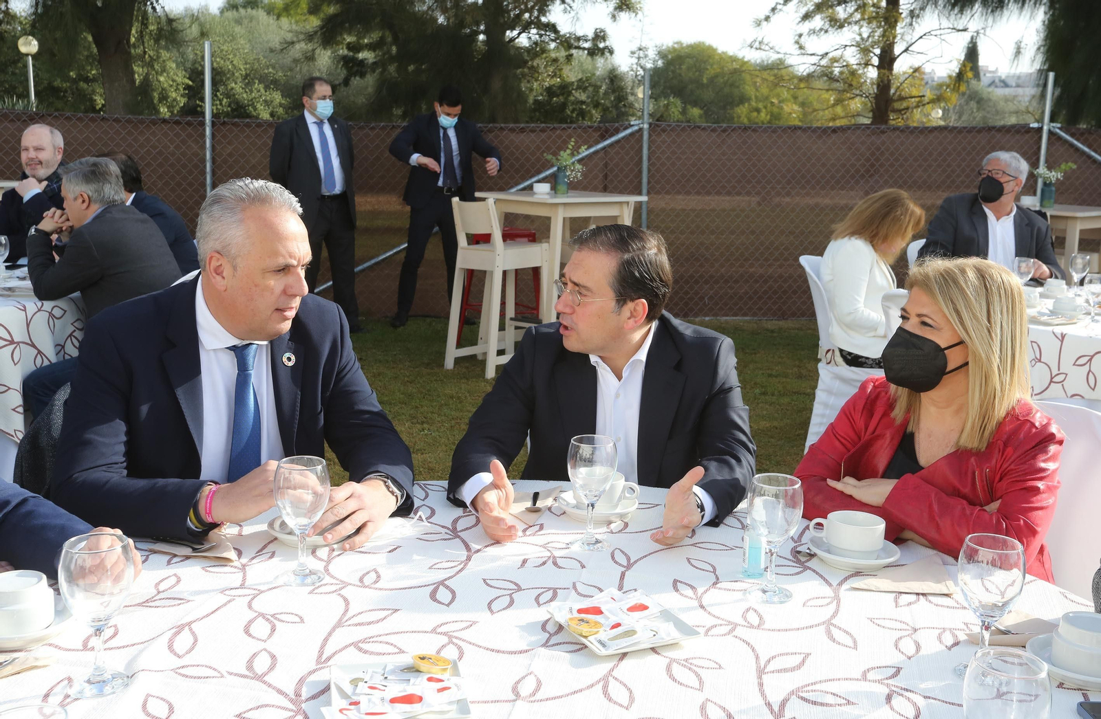 El ministro Albares se reúne con el PSOE provincial en Jerez El ministro Albares se reúne con el PSOE provincial en Jerez