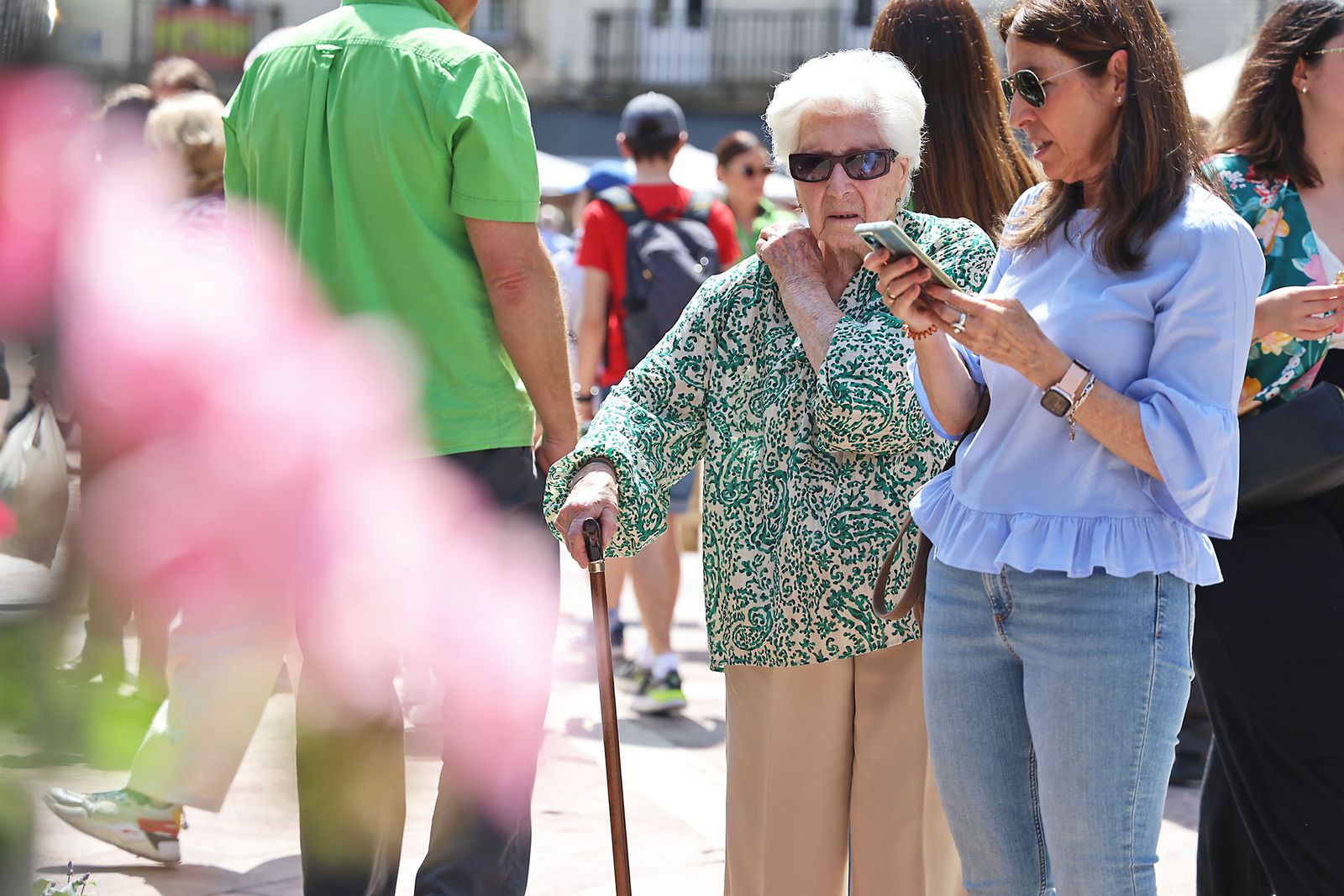 Imágenes del mercado floral ubicado en la Plaza de las Monjas de Huelva