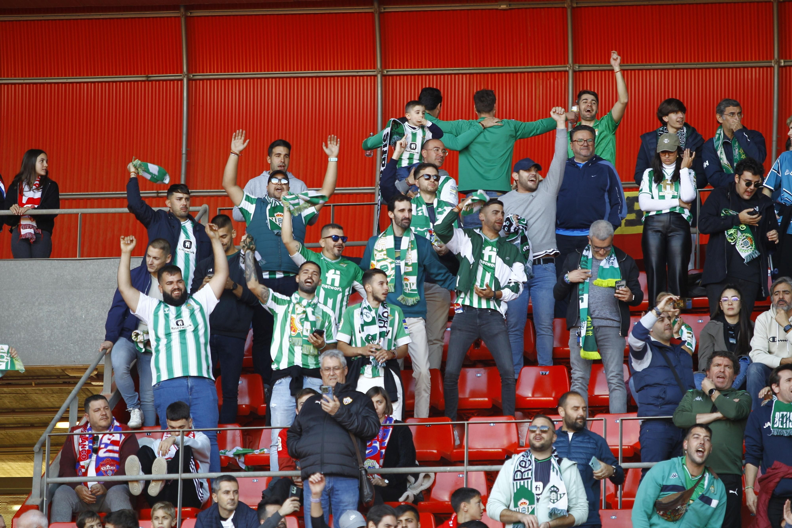 Imágenes del partido de fútbol U.D. Almería-Real Betis Balompié
