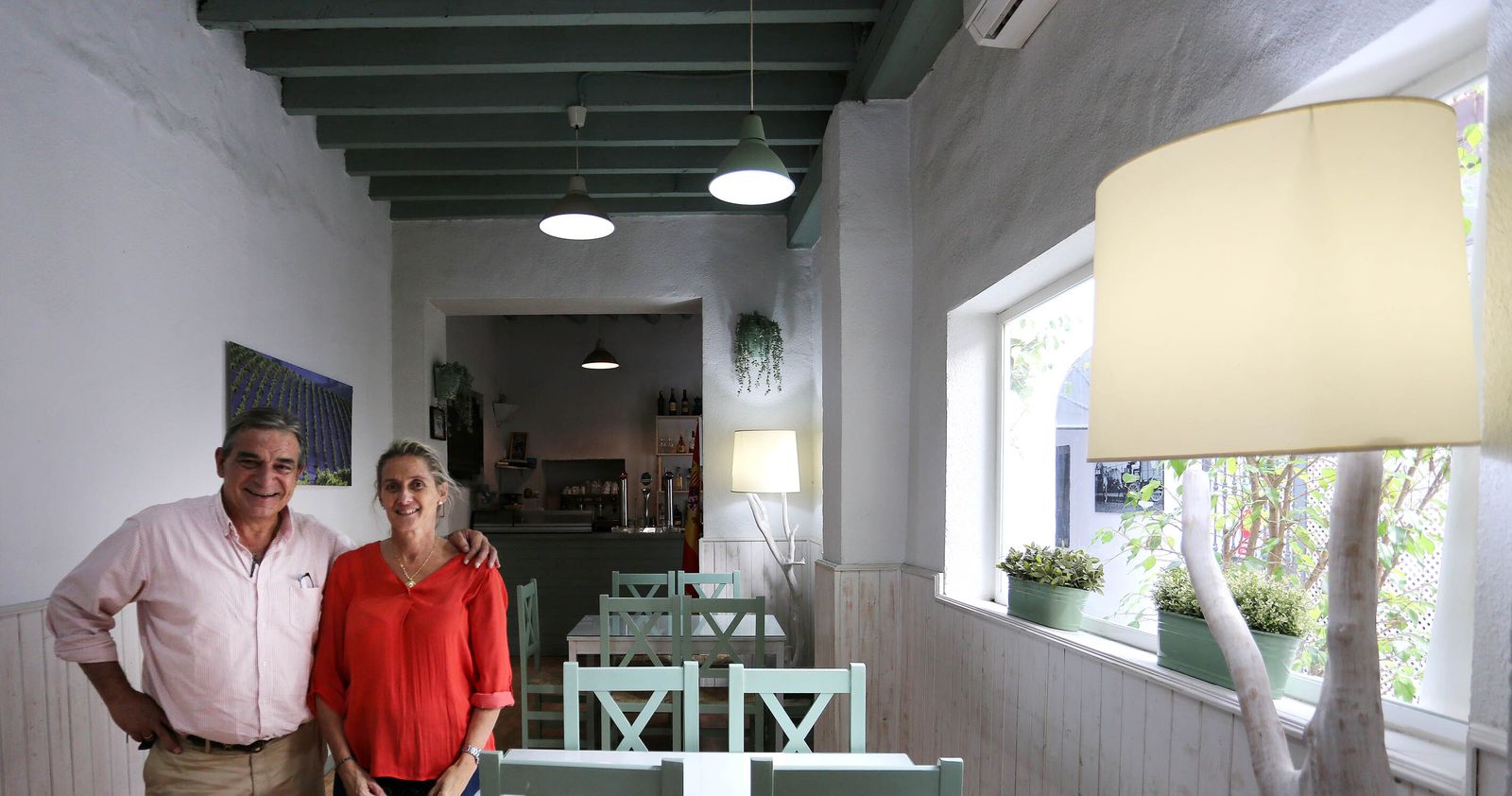 Manolo García Tubío y Paloma, en las instalaciones de ‘Bocarambo’.