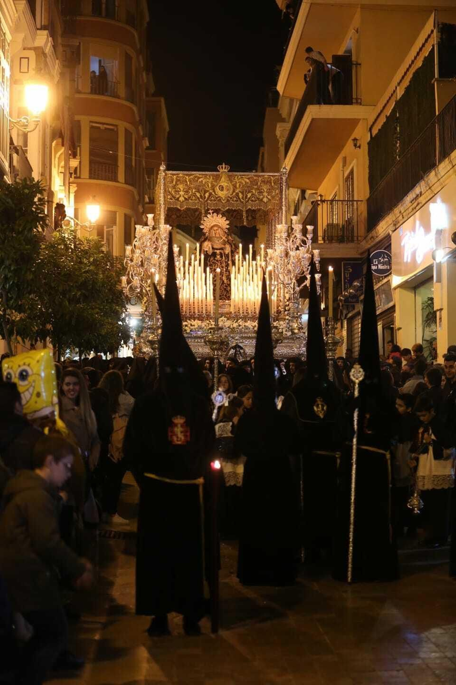 Las fotos del Sepulcro del Viernes Santo en Málaga Las fotos del Sepulcro del Viernes Santo en Málaga