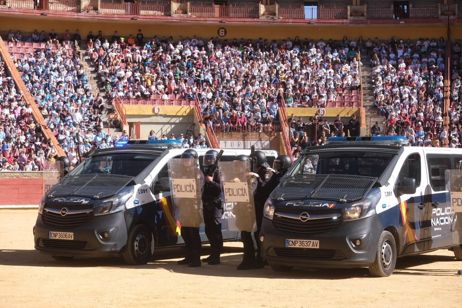 La exhibición de la Policía Nacional en la plaza de toros de Córdoba, en imágenes