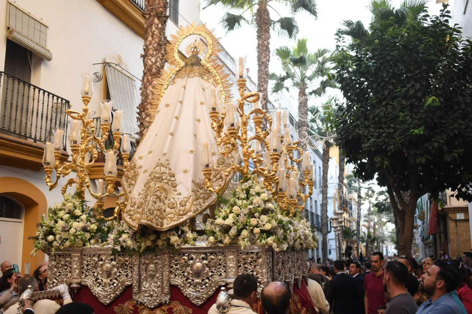 La Virgen de la Palma en procesión por la Viña