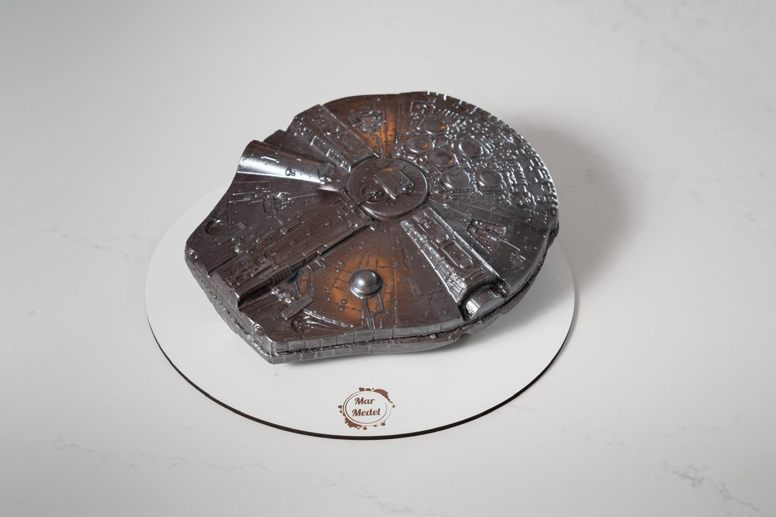 Tarta Escultura Halcón Milenario Rellleno de Tarta Sacher