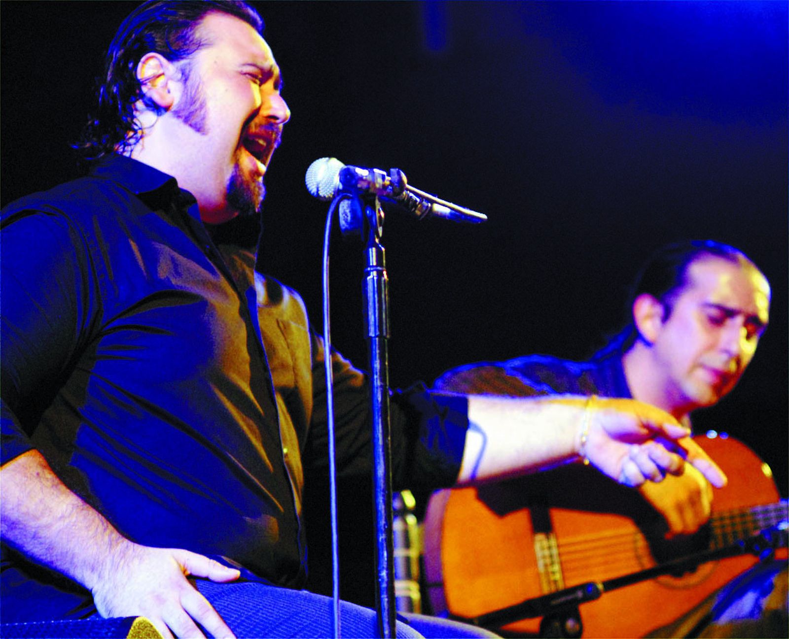 El cantaor José Valencia participa en el festival de la Peña Cultural Flamenca de Punta Umbría.