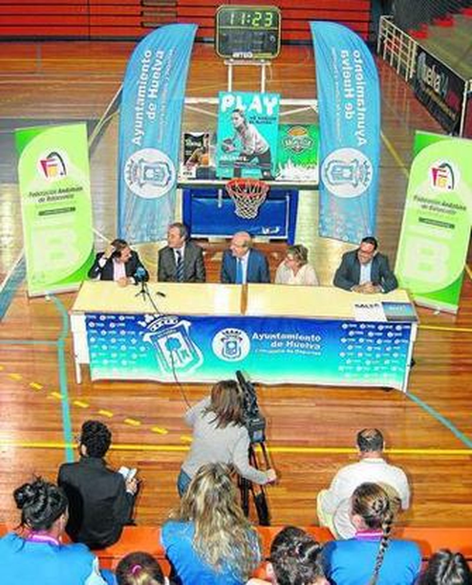 Un momento de la rueda de prensa de presentación del Andaluz de ayer.