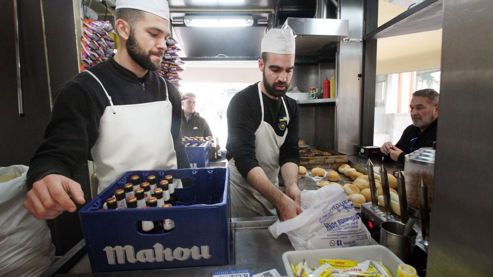 Una hamburguesa de la Plaza de las Monjas y un botellín cuesta menos de 3 euros