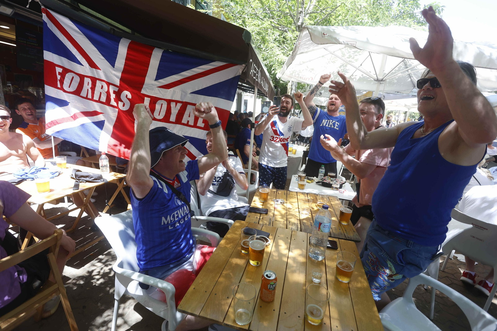 Las imágenes de los hinchas del Eintracht y del Rangers