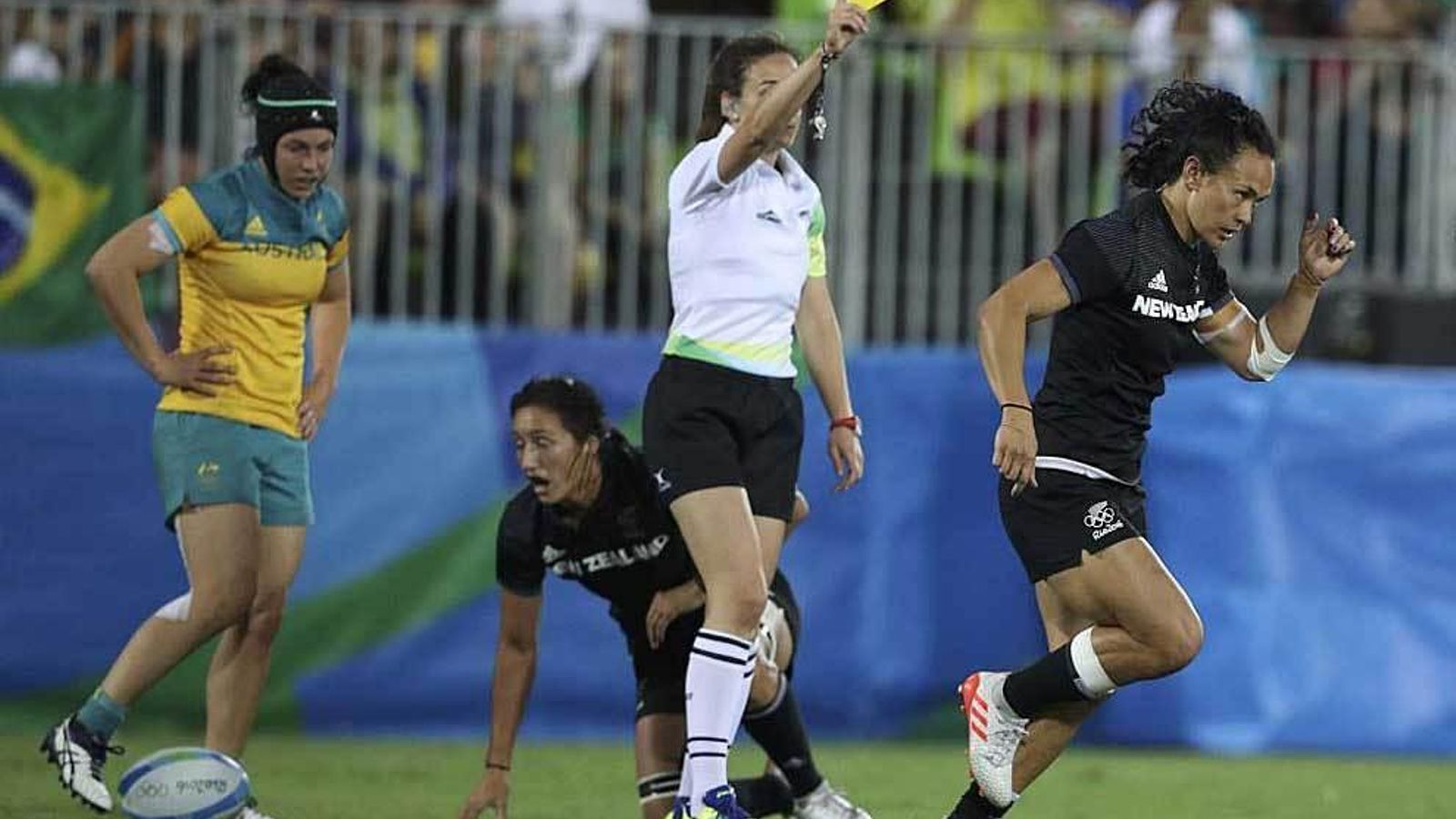 Presencia en los Juegos Olímpicos de Río’16, donde pitó la final femenina de rugby.
