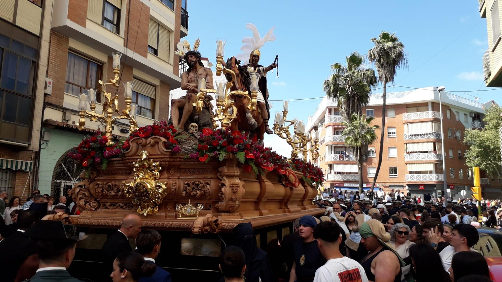 El paso del Cristo de la Preciosa Sangre. El paso del Cristo de la Preciosa Sangre.