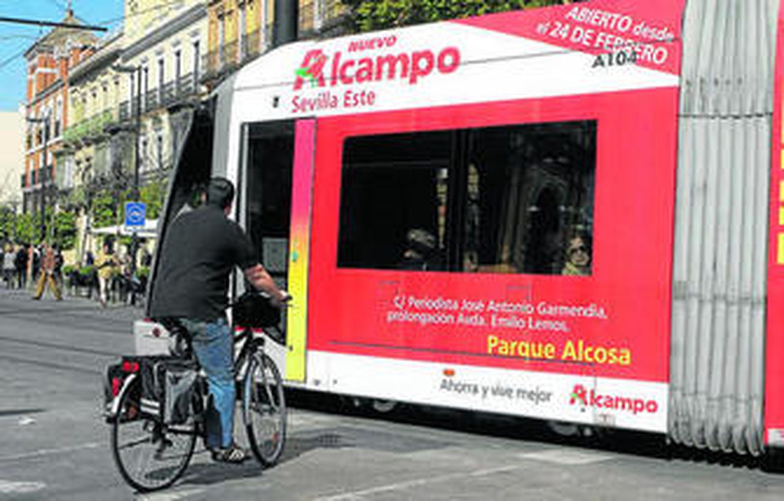 La calle dedicada a Garmendia en el tranvía que ayer iba del Prado a Plaza Nueva.