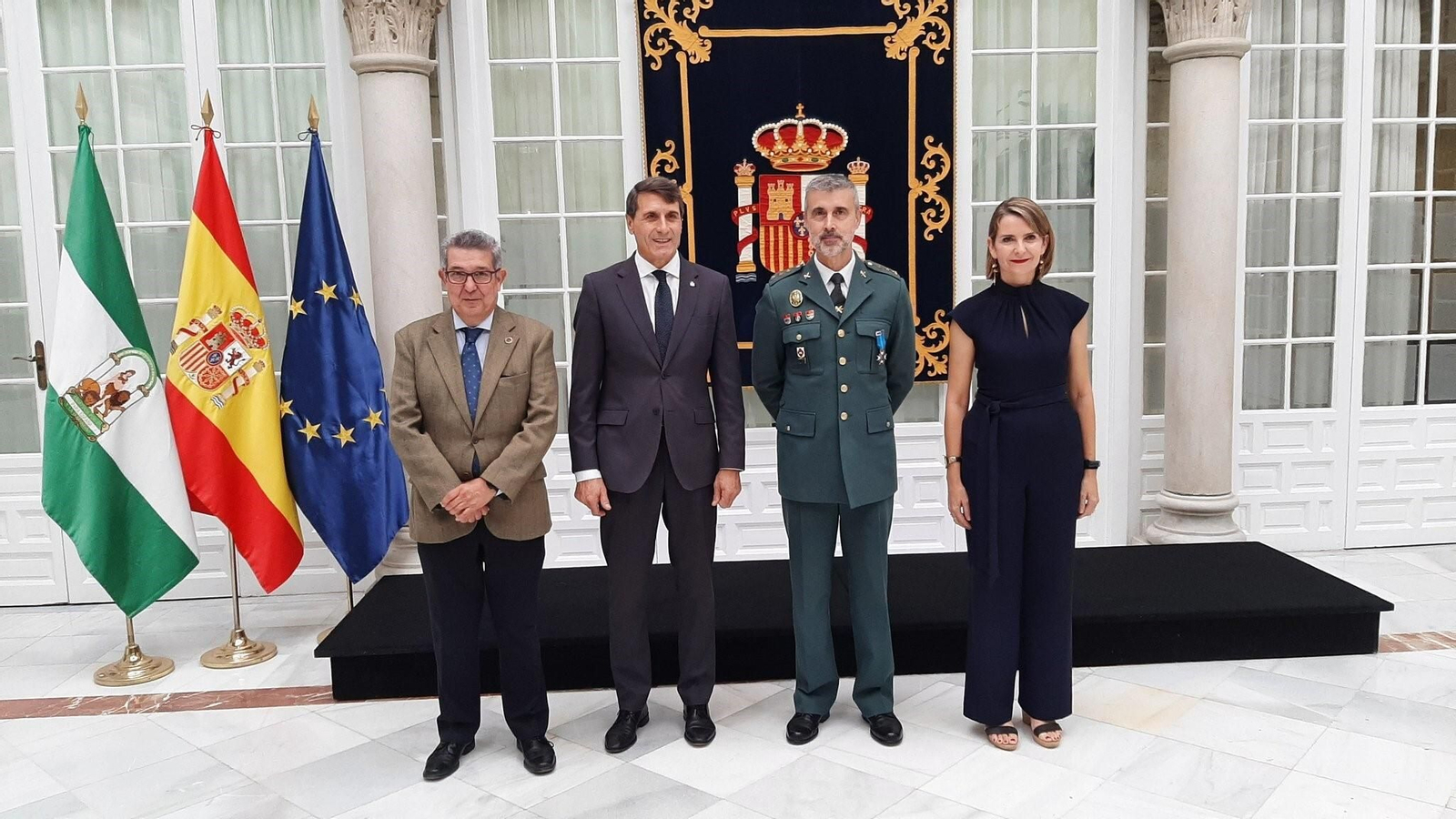 El general Javier Moscoso, en un acto junto al delegado del Gobierno en Andalucía.