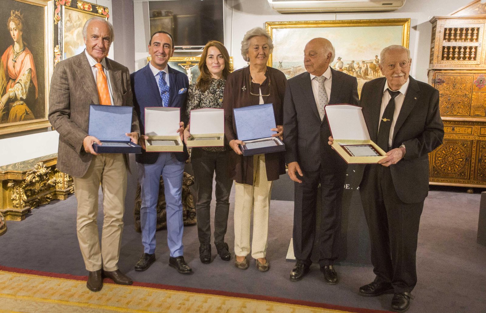 Arranz, Frías (en representación de Bellver), Ramos, Candau, José Muñoz y Cuadrado, con sus placas.