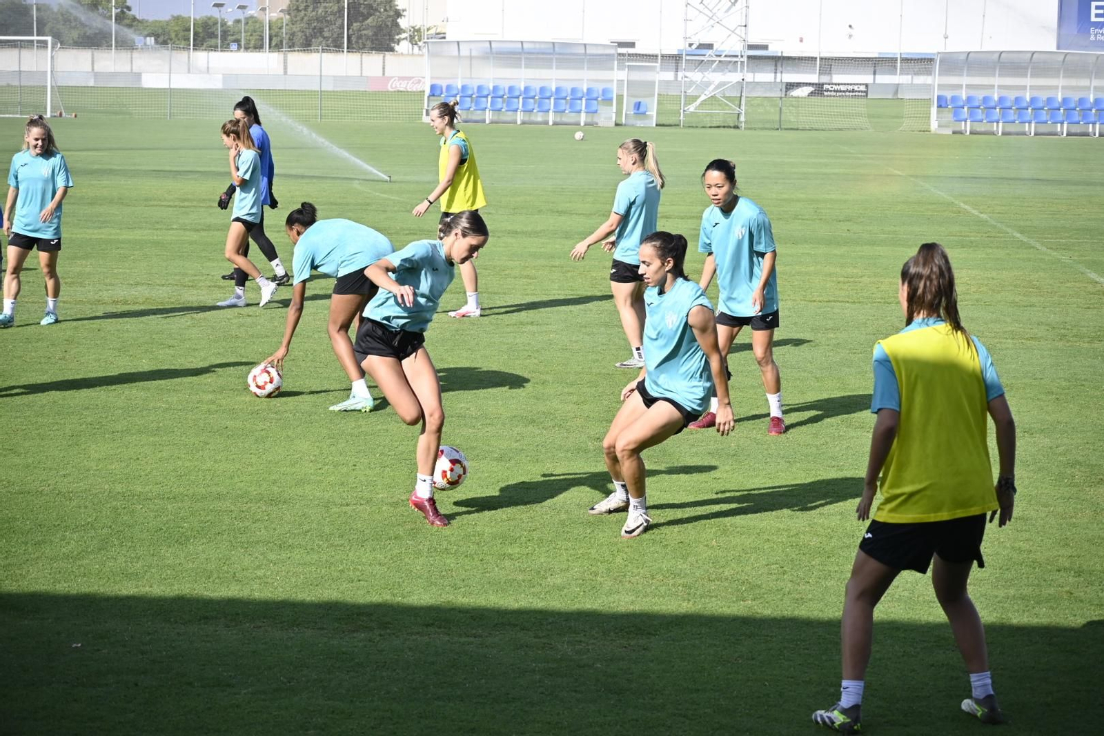 Entrenamiento del Sporting de Huelva a puertas abiertas, en imágenes