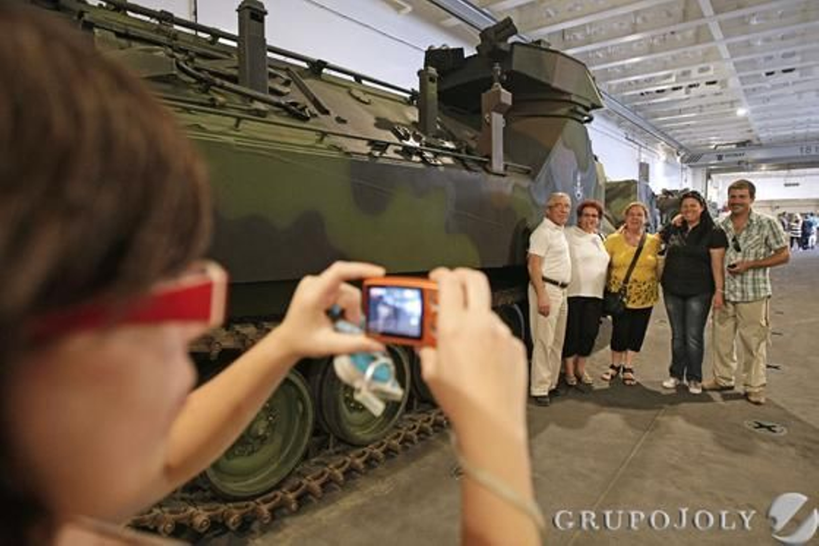 El mayor buque que haya tenido la Armada española en toda su historia permanecerá 3 días en el puerto gaditano en jornada de puertas abiertas./Julio González
