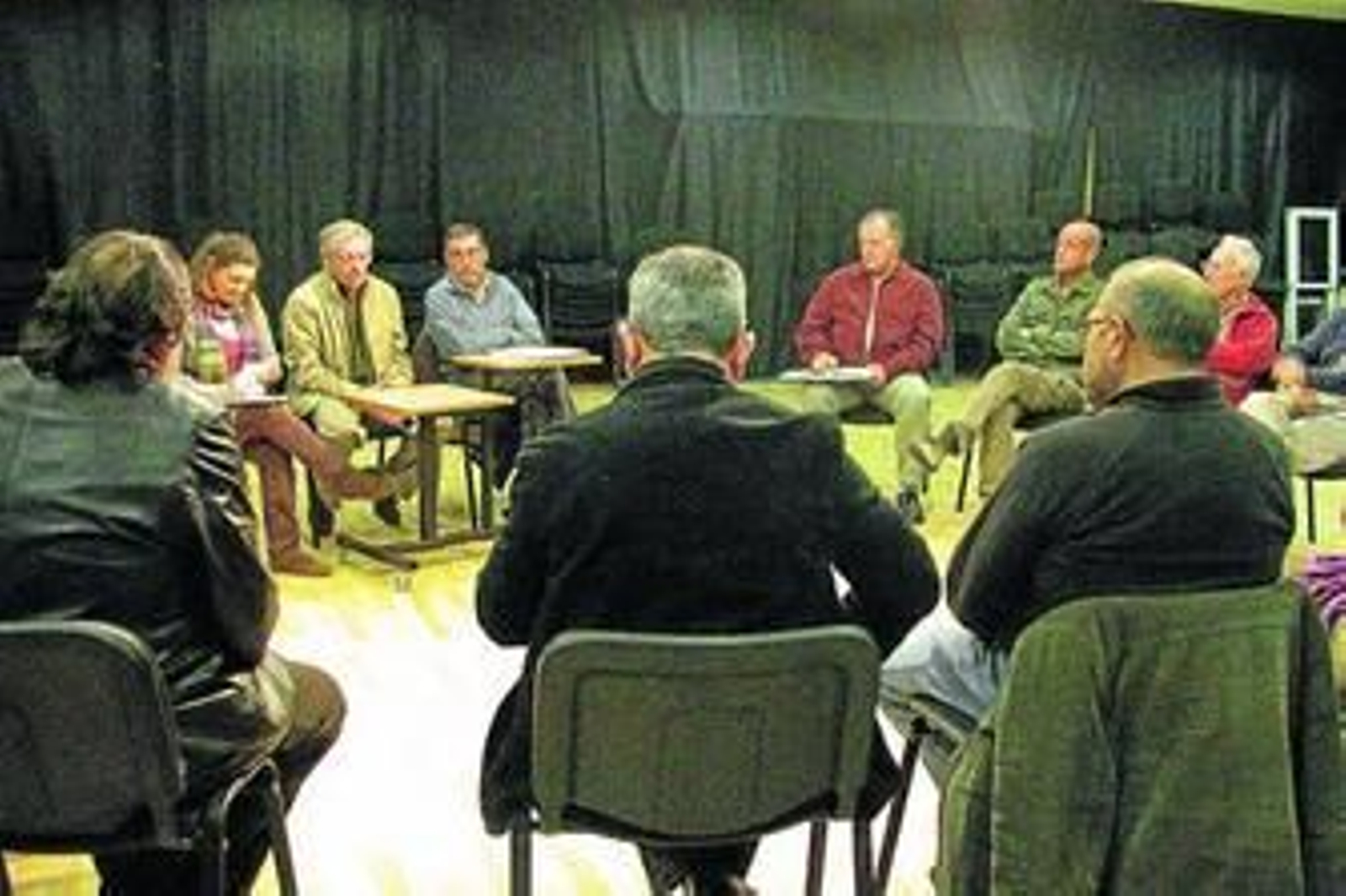 Sena (centro), junto a Villahoz, en un momento de la charla.