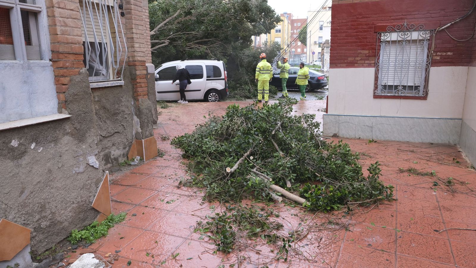 La Borrasca Leonardo se ensaña con Almería, en imágenes