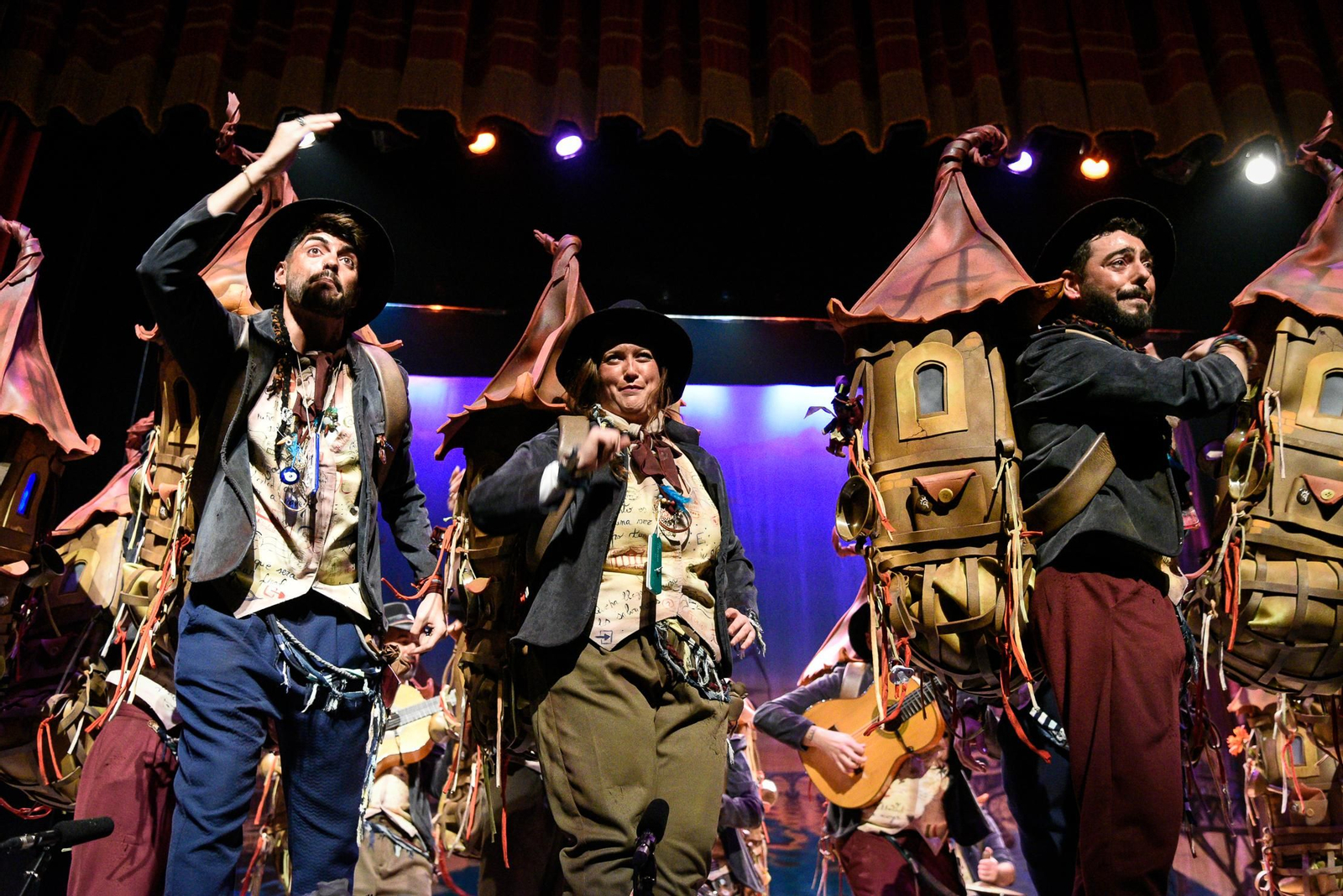 Imágenes la comparsa Los caracoles (Final del Carnaval Colombino de Huelva)