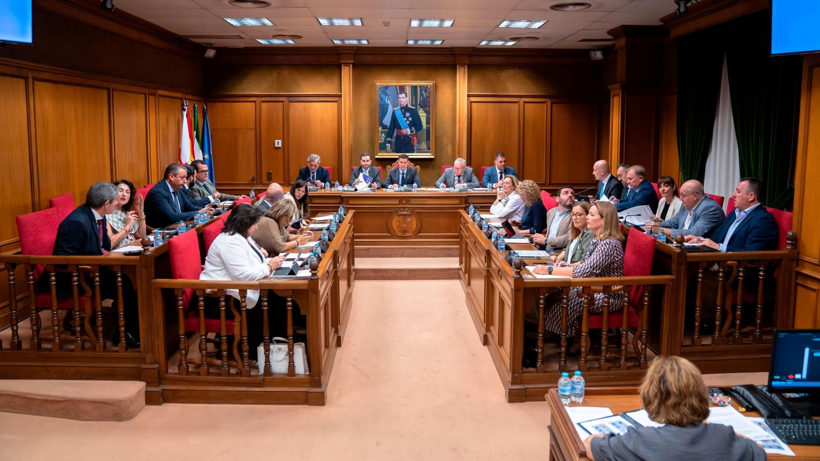 Sesión de Pleno en la Diputación de Almería el mes pasado.