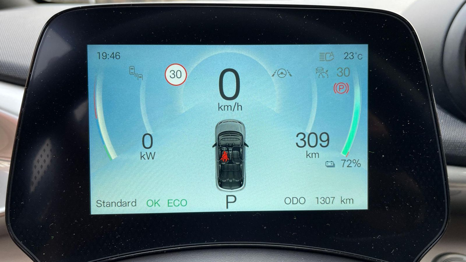 Tanta información merecería una pantalla, si no de más resolución, si mayor tamaño que la que este BYD tiene.