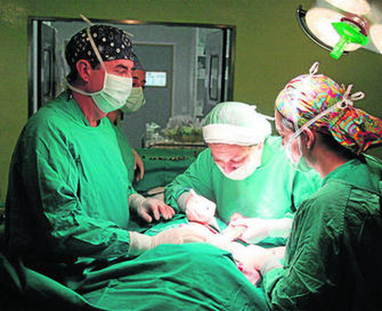 Intervención de cáncer de mama en un centro hospitalario.