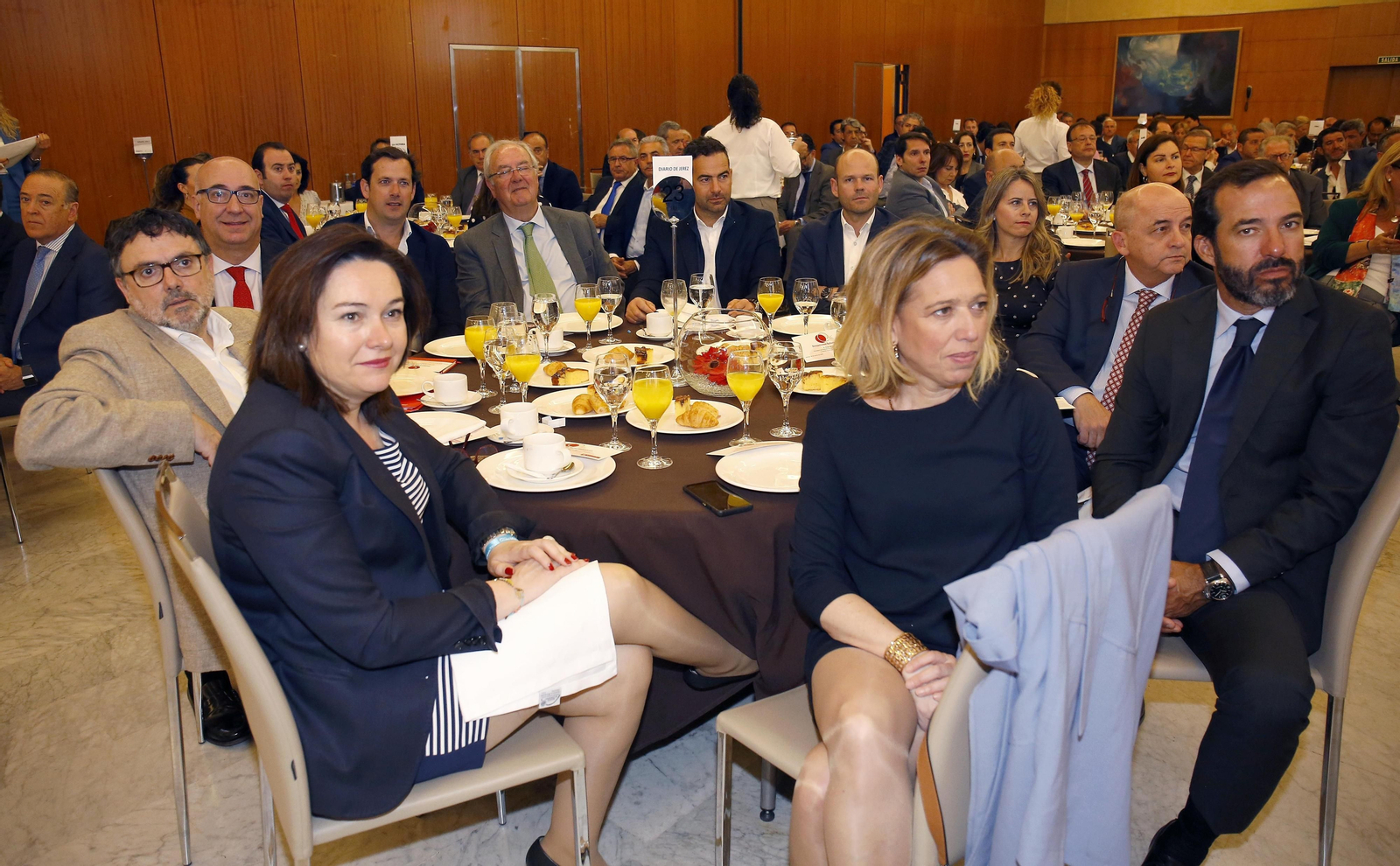 Las imágenes del foro joly con Elías Bendodo