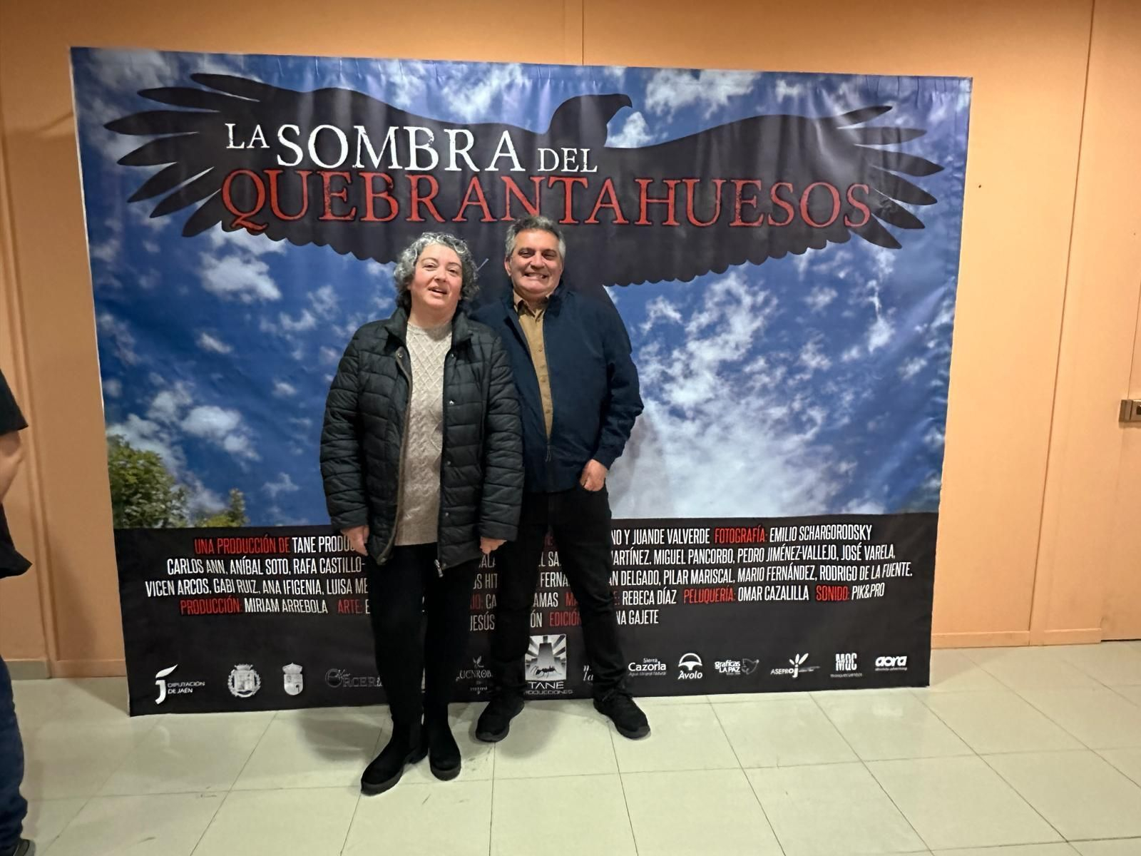 La alfombra roja del preestreno nacional, en Hornos, de la película "La sombra del quebrantahuesos"