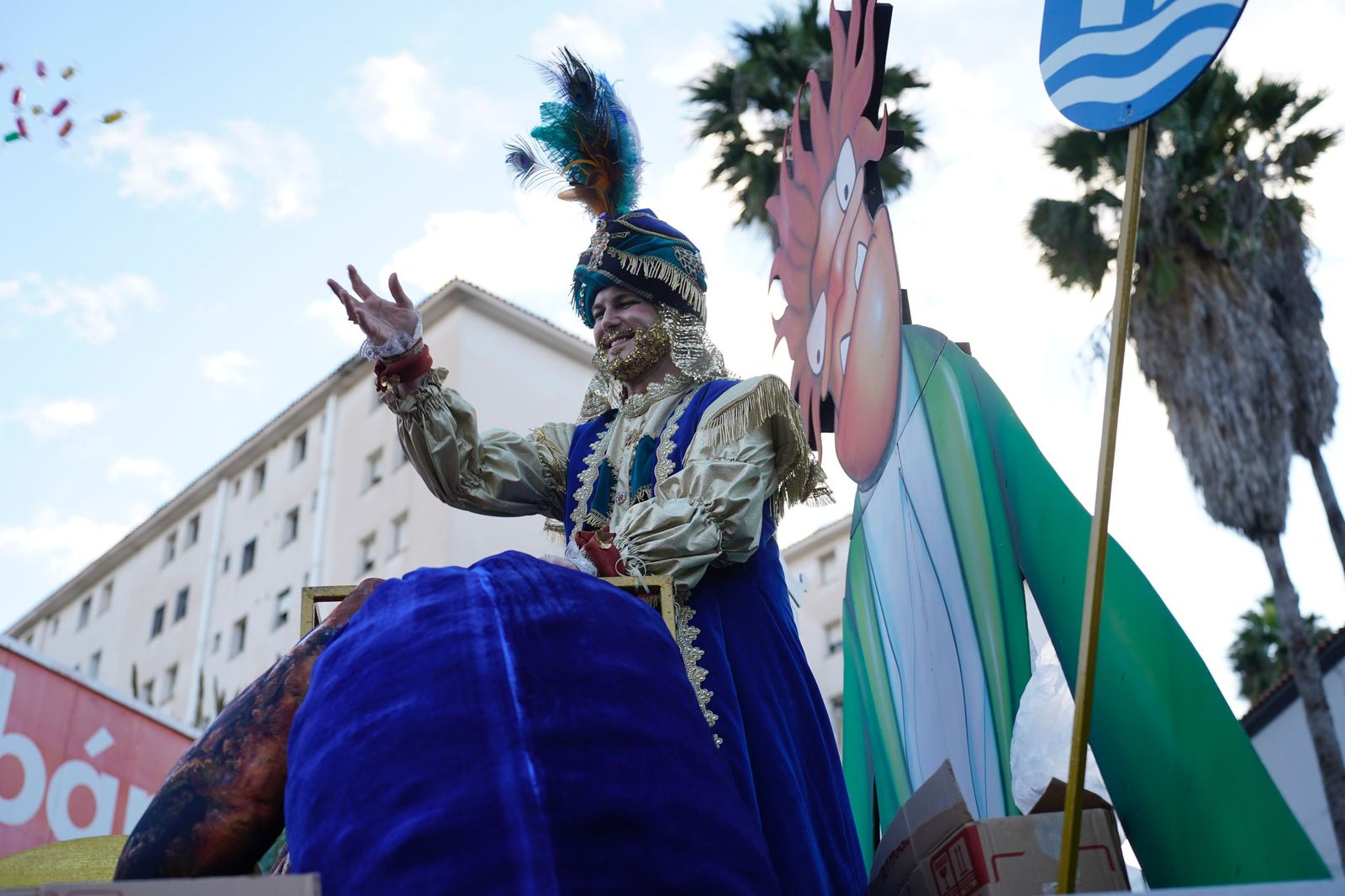 Búscate en las fotos de la cabalgata de Reyes Magos 2026 en Algeciras