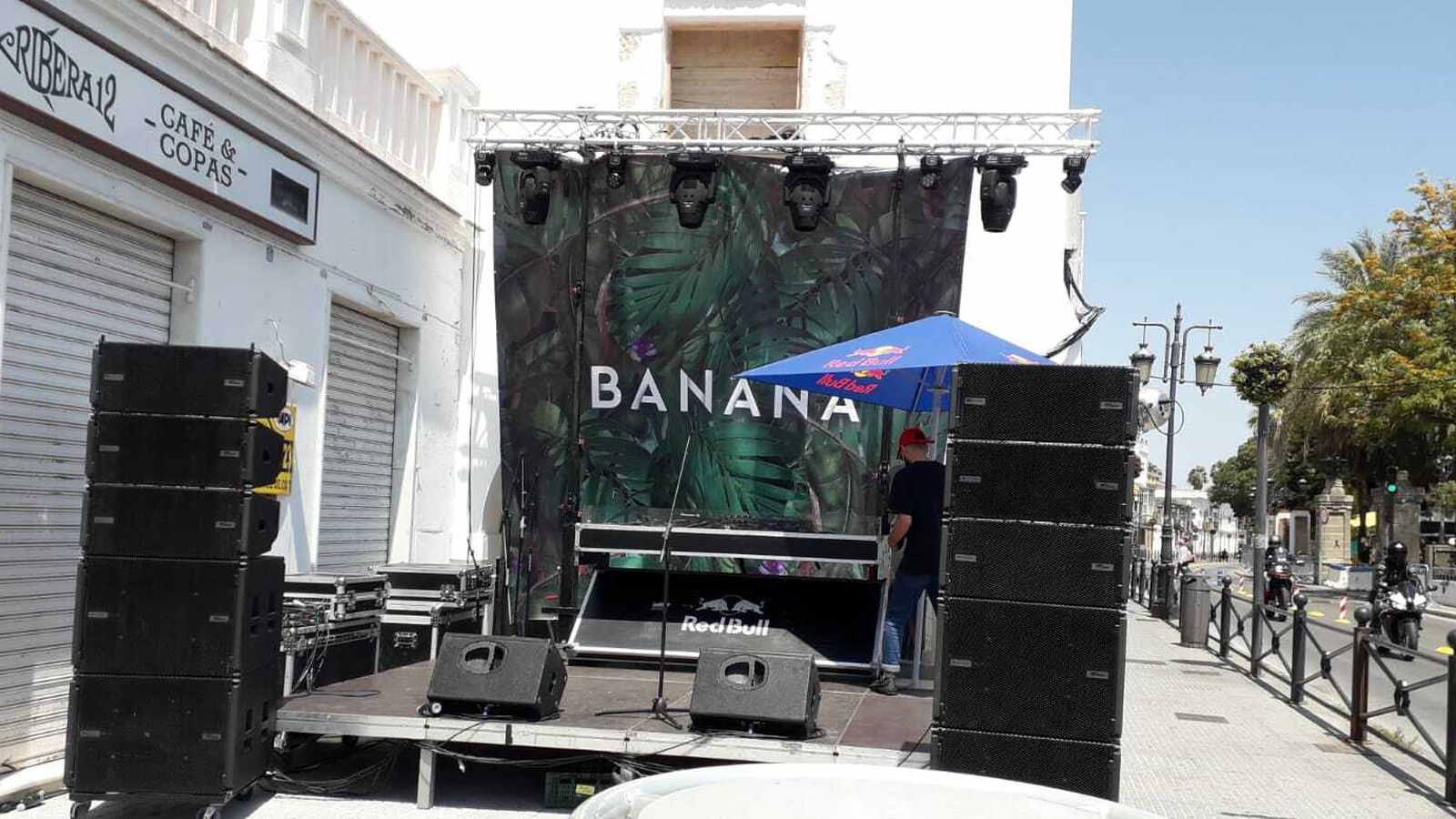 Uno de los equipos de sonido instalados en la calle, dentro del Motor Circus Festival.