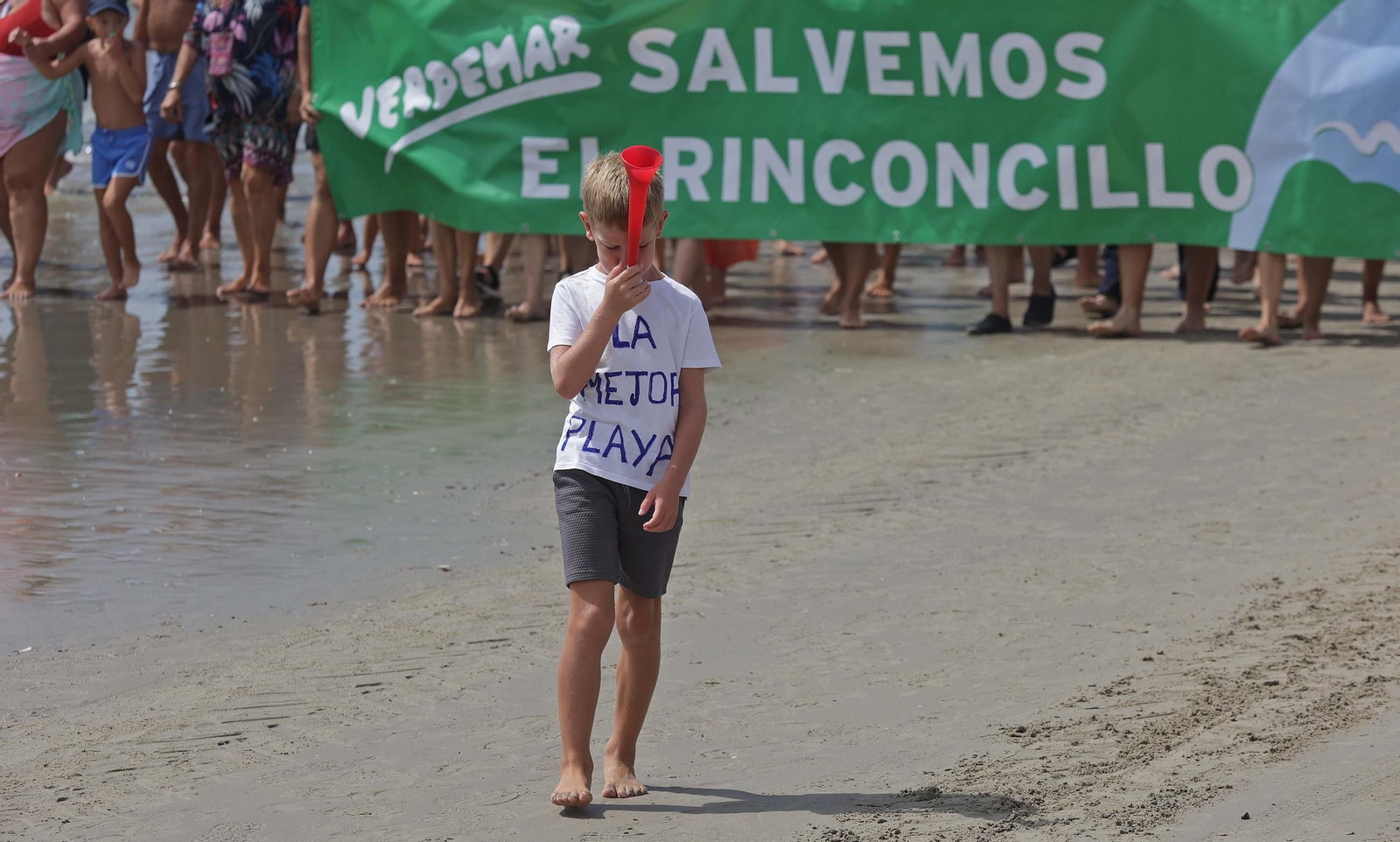 Fotos de la manifestación de la plataforma Salvemos El Rinconcillo y el grupo ecologista Verdemar en Algeciras