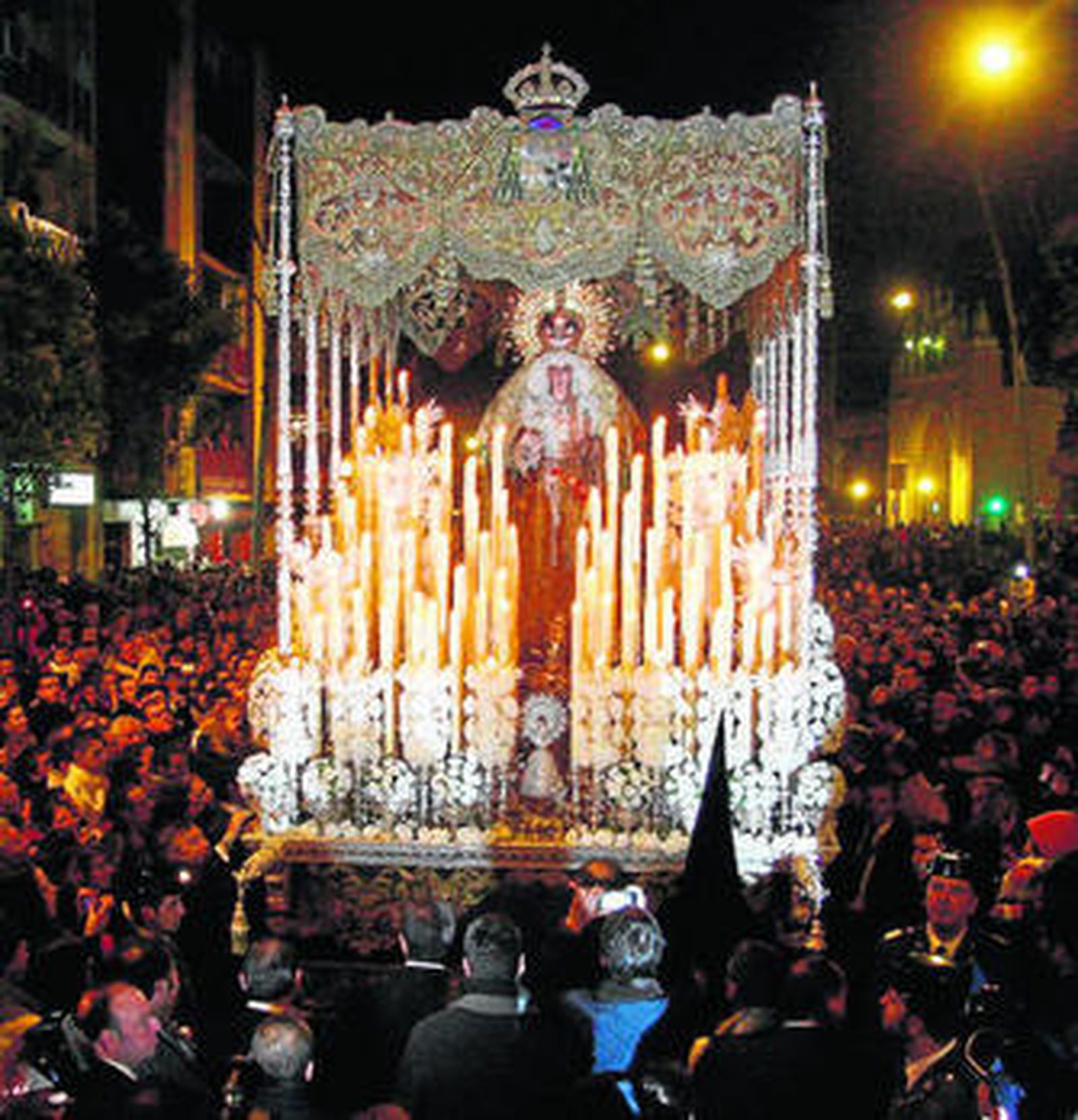 La Esperanza Macarena, en su paso de palio la pasada Madrugada.